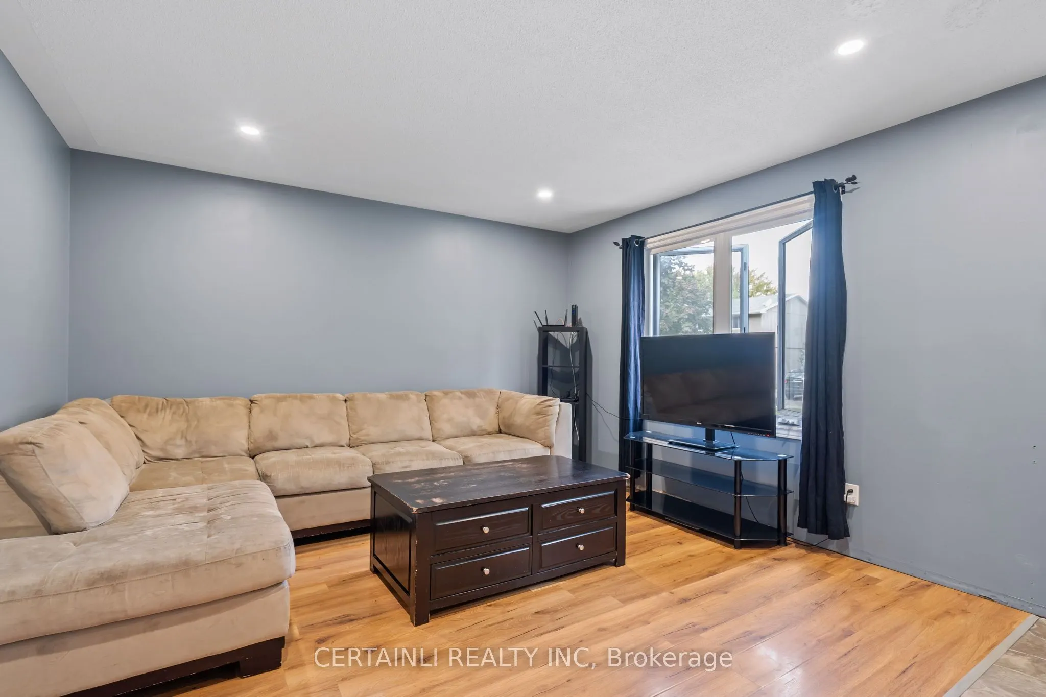 35 Rosamond Crescent