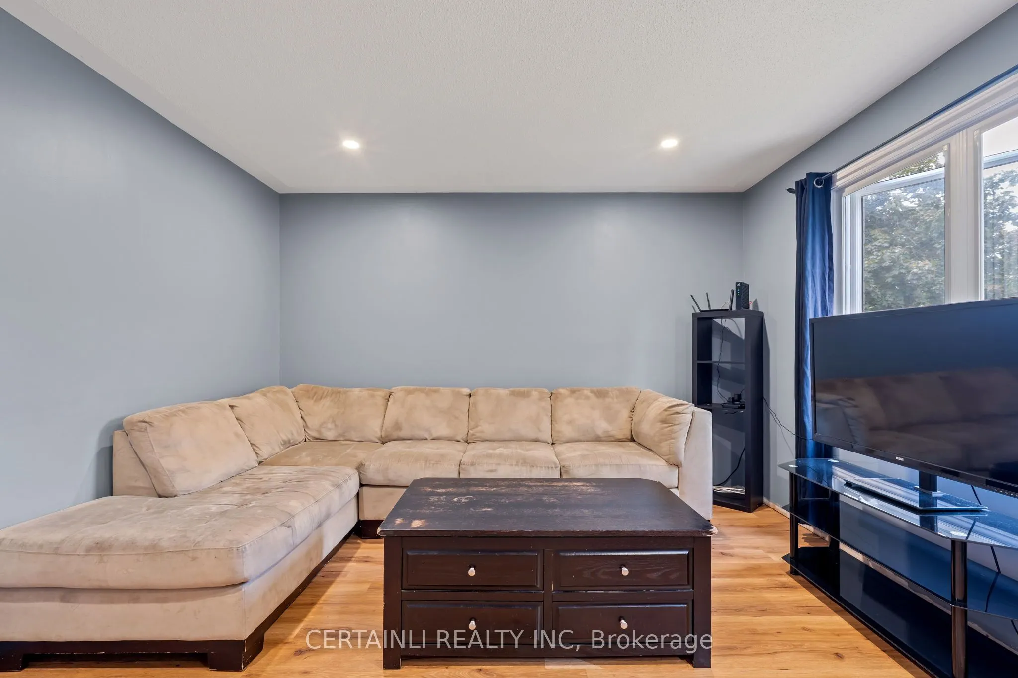 35 Rosamond Crescent