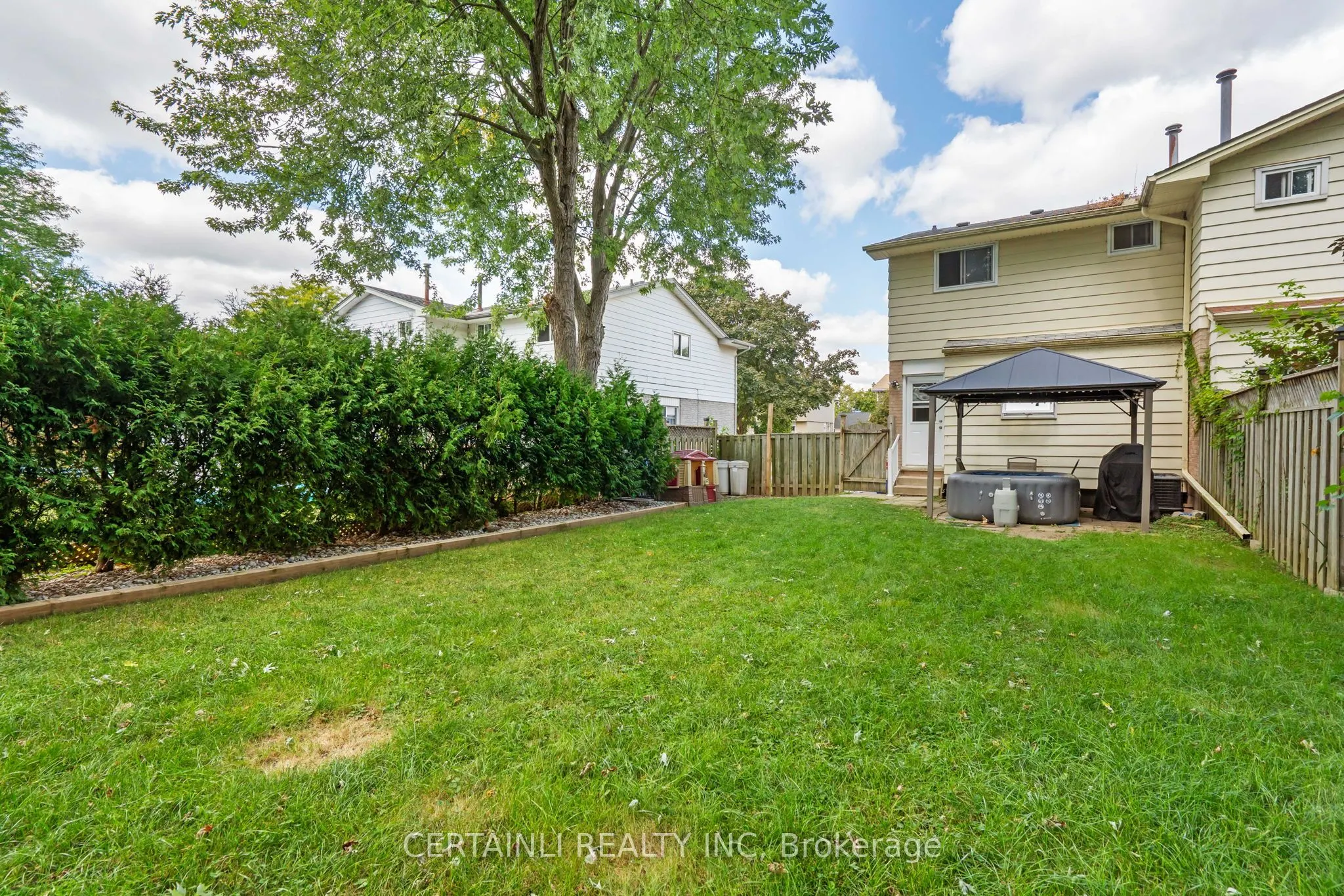 35 Rosamond Crescent