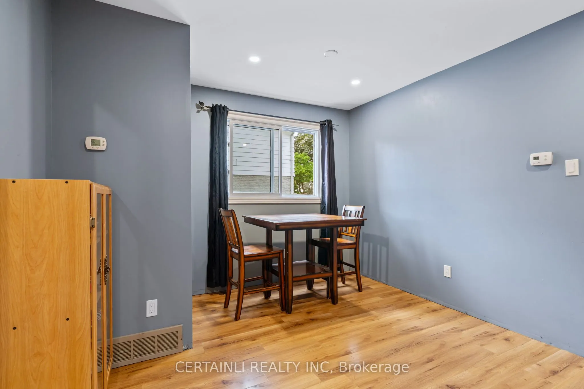 35 Rosamond Crescent