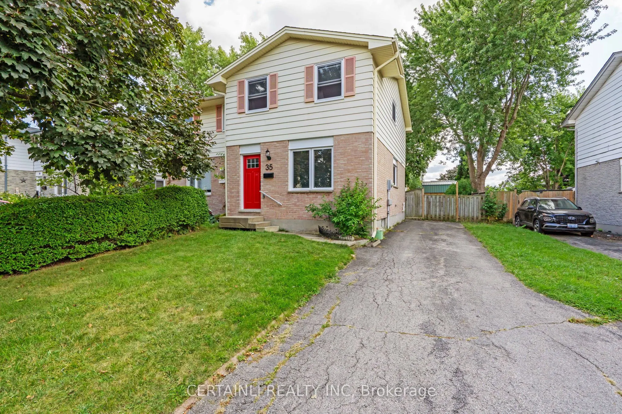 35 Rosamond Crescent