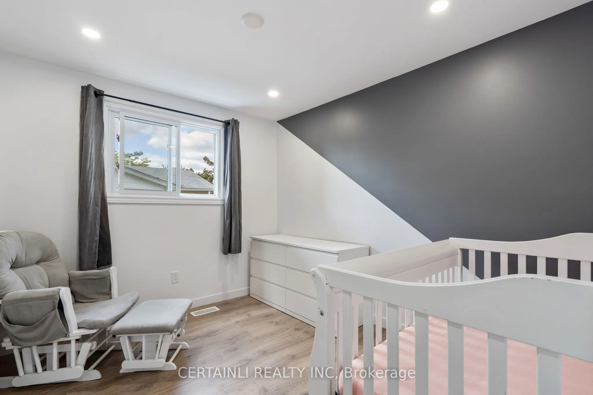 35 Rosamond Crescent