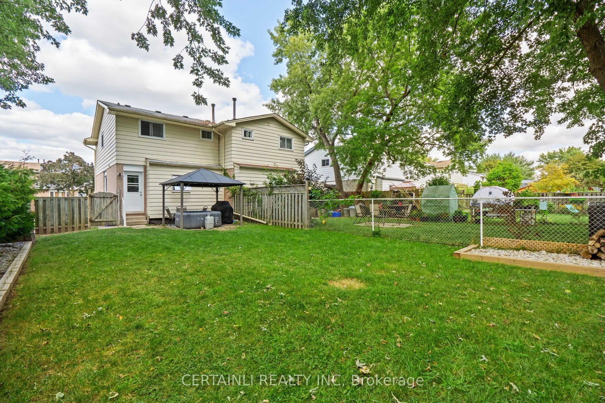 35 Rosamond Crescent