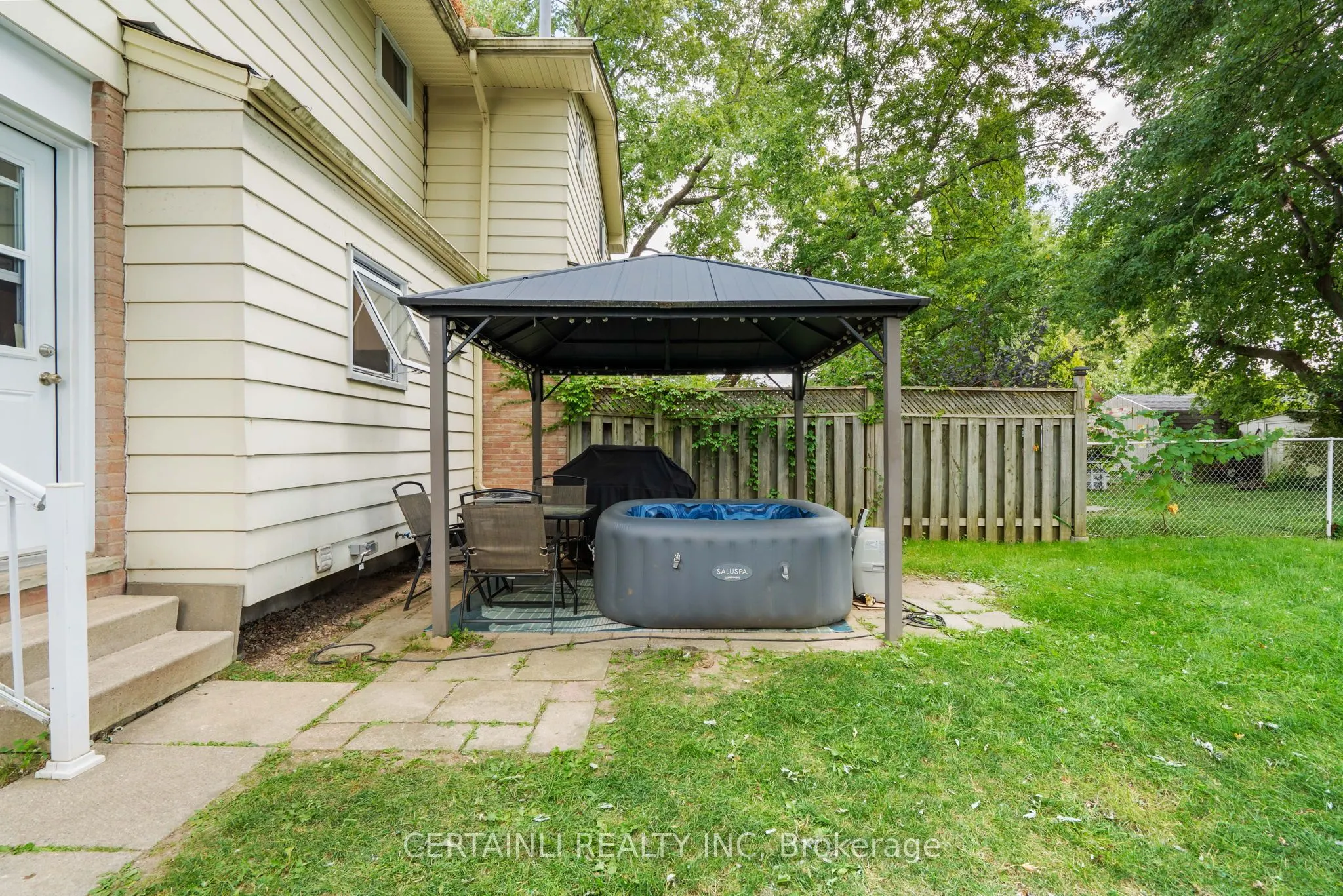 35 Rosamond Crescent