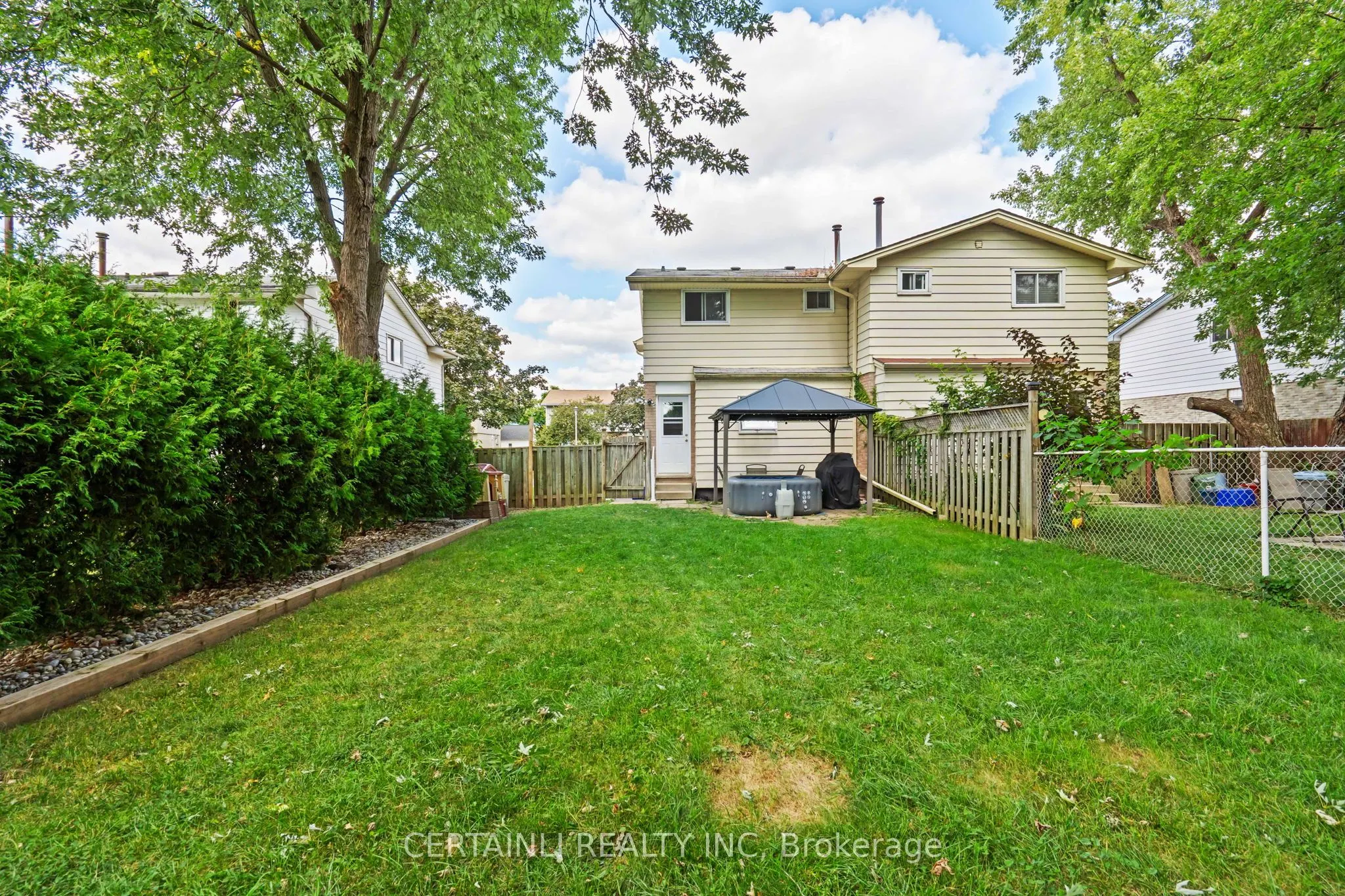 35 Rosamond Crescent