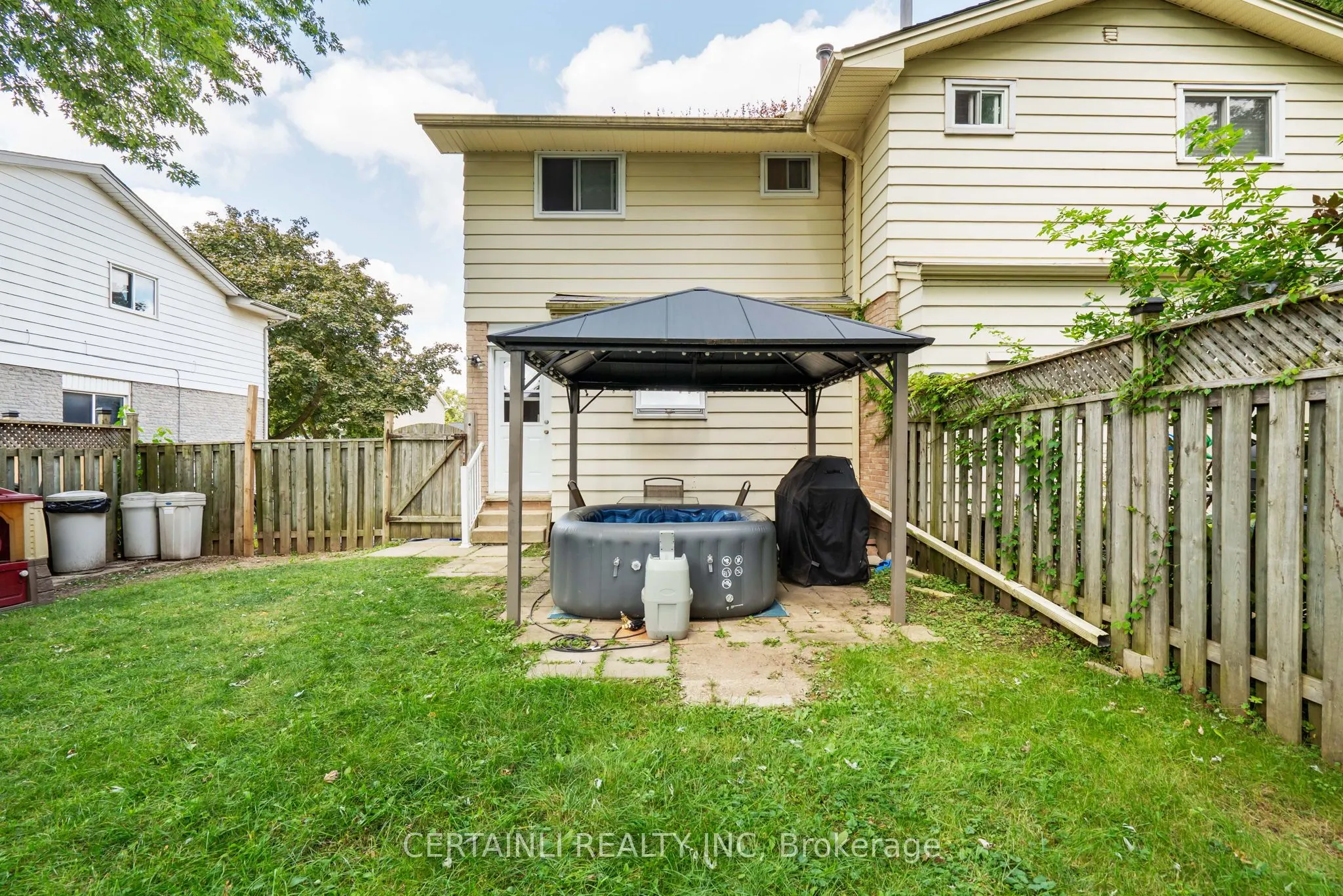 35 Rosamond Crescent