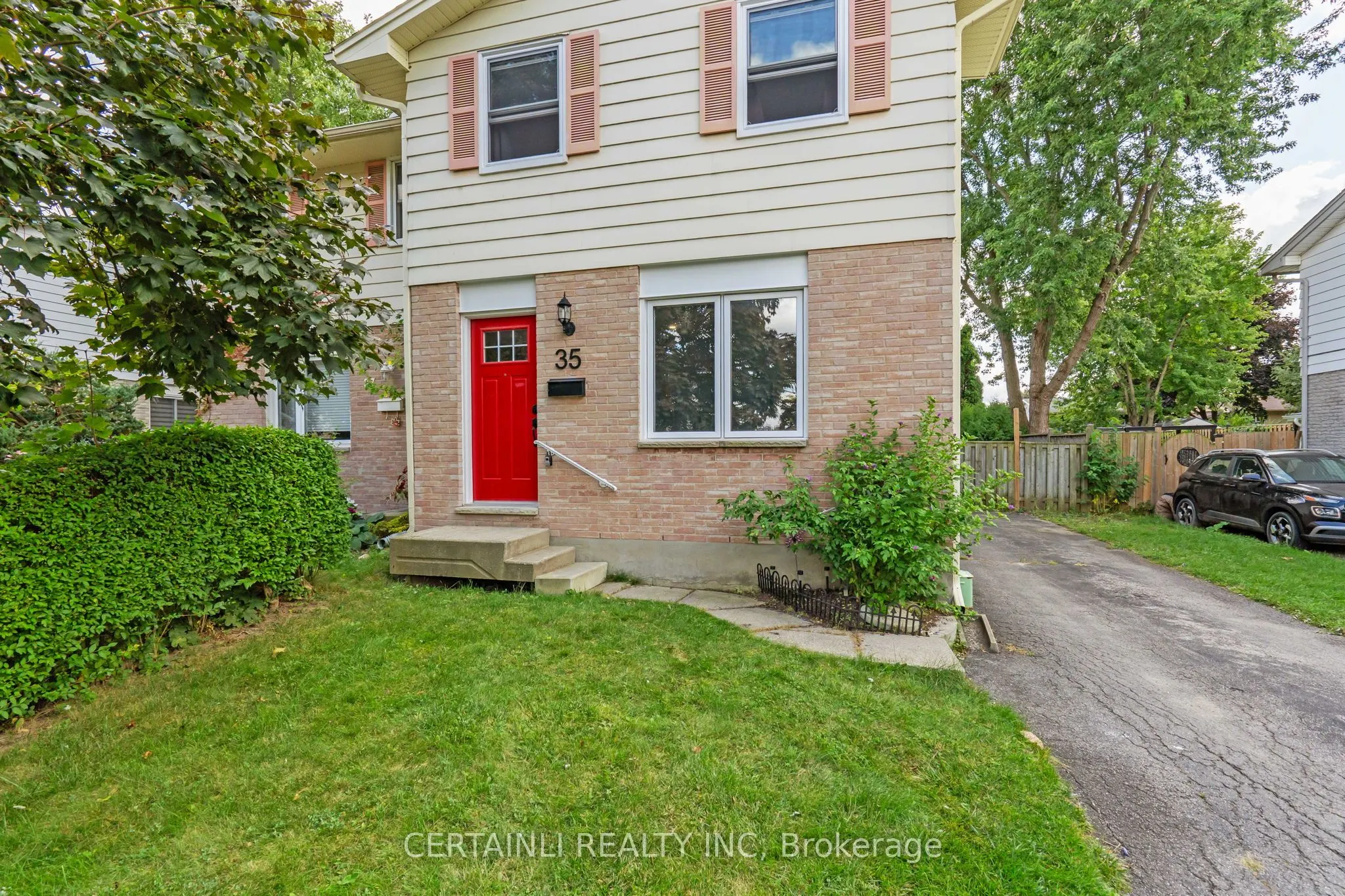 35 Rosamond Crescent