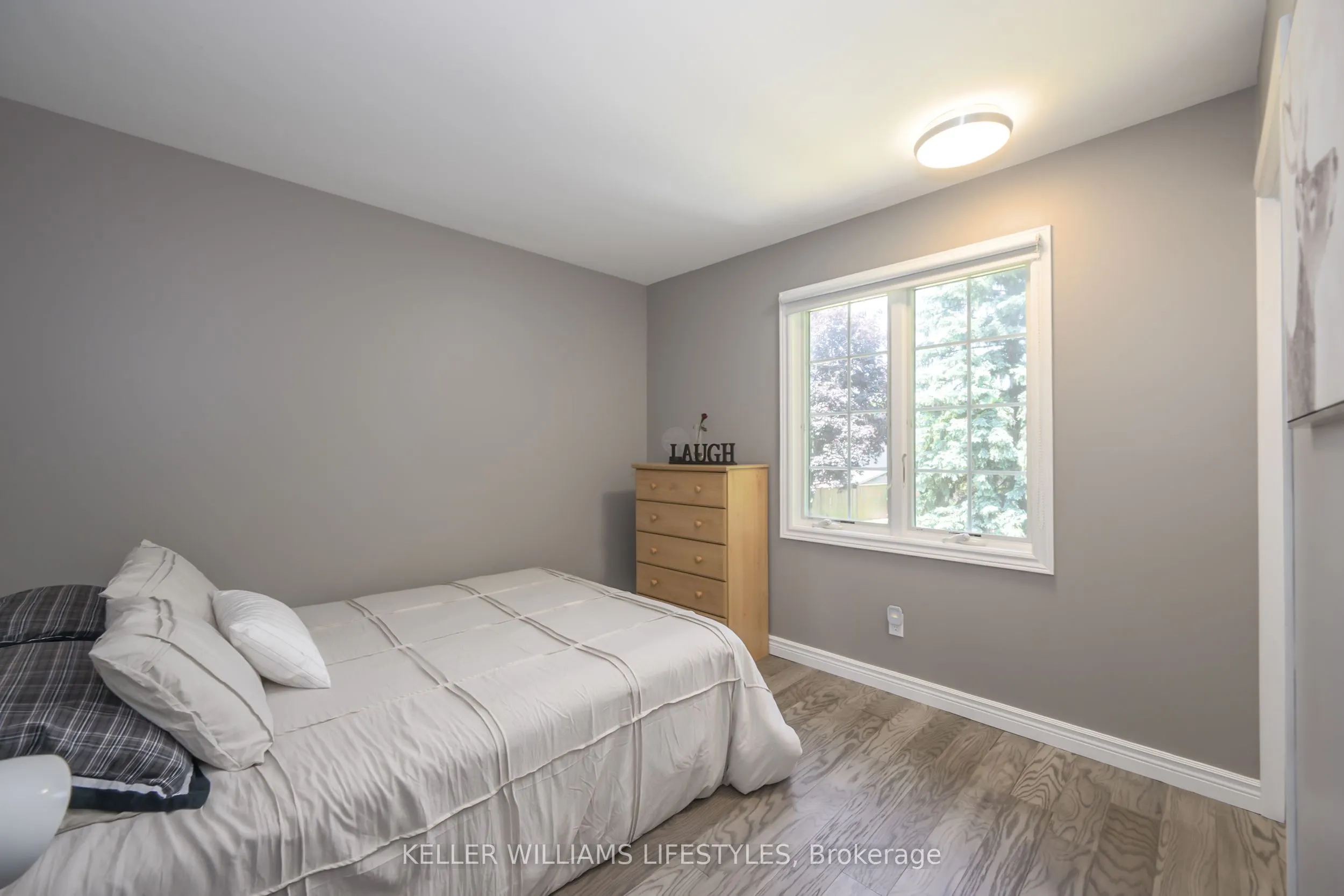 18 Thunderbird Crescent