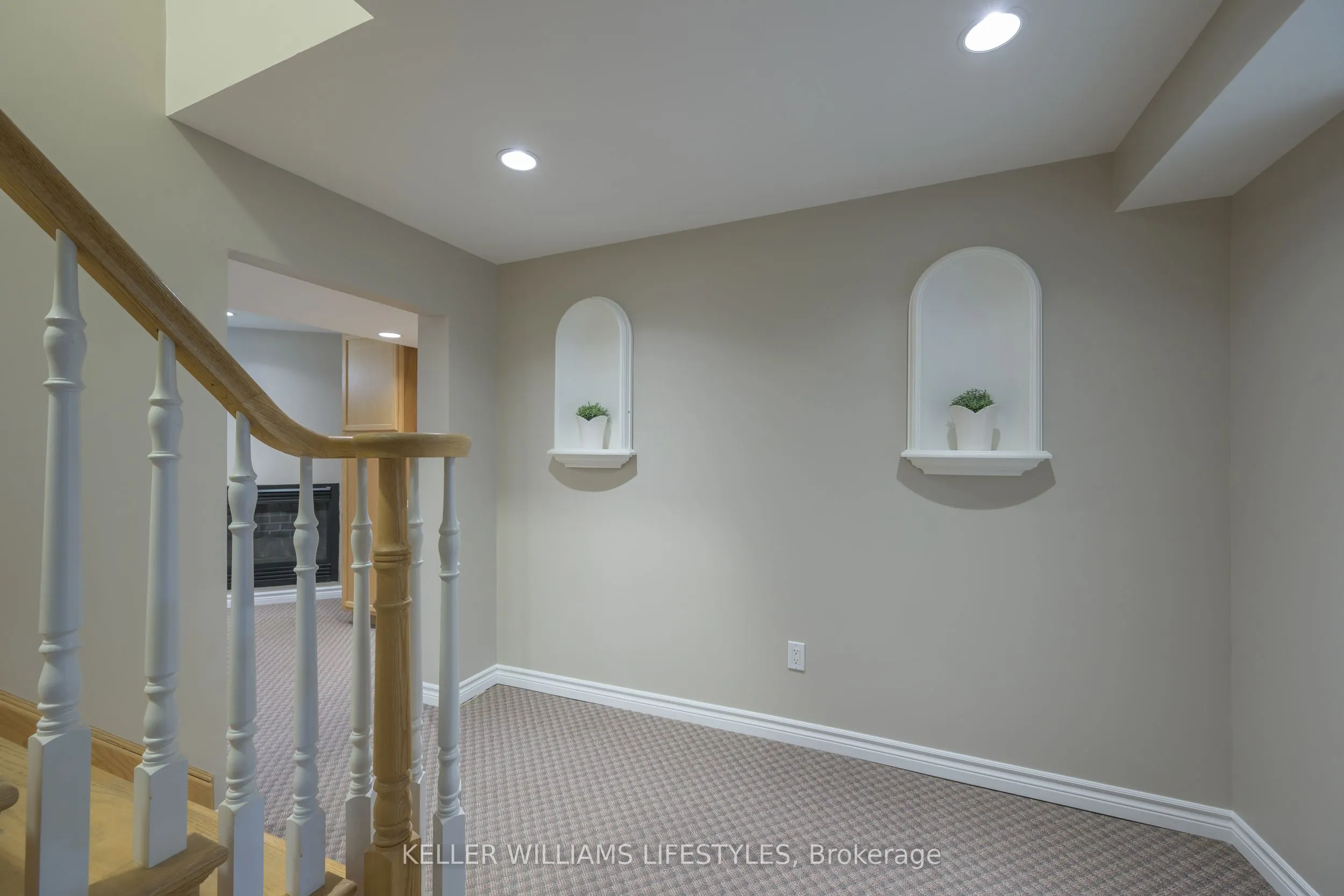 18 Thunderbird Crescent