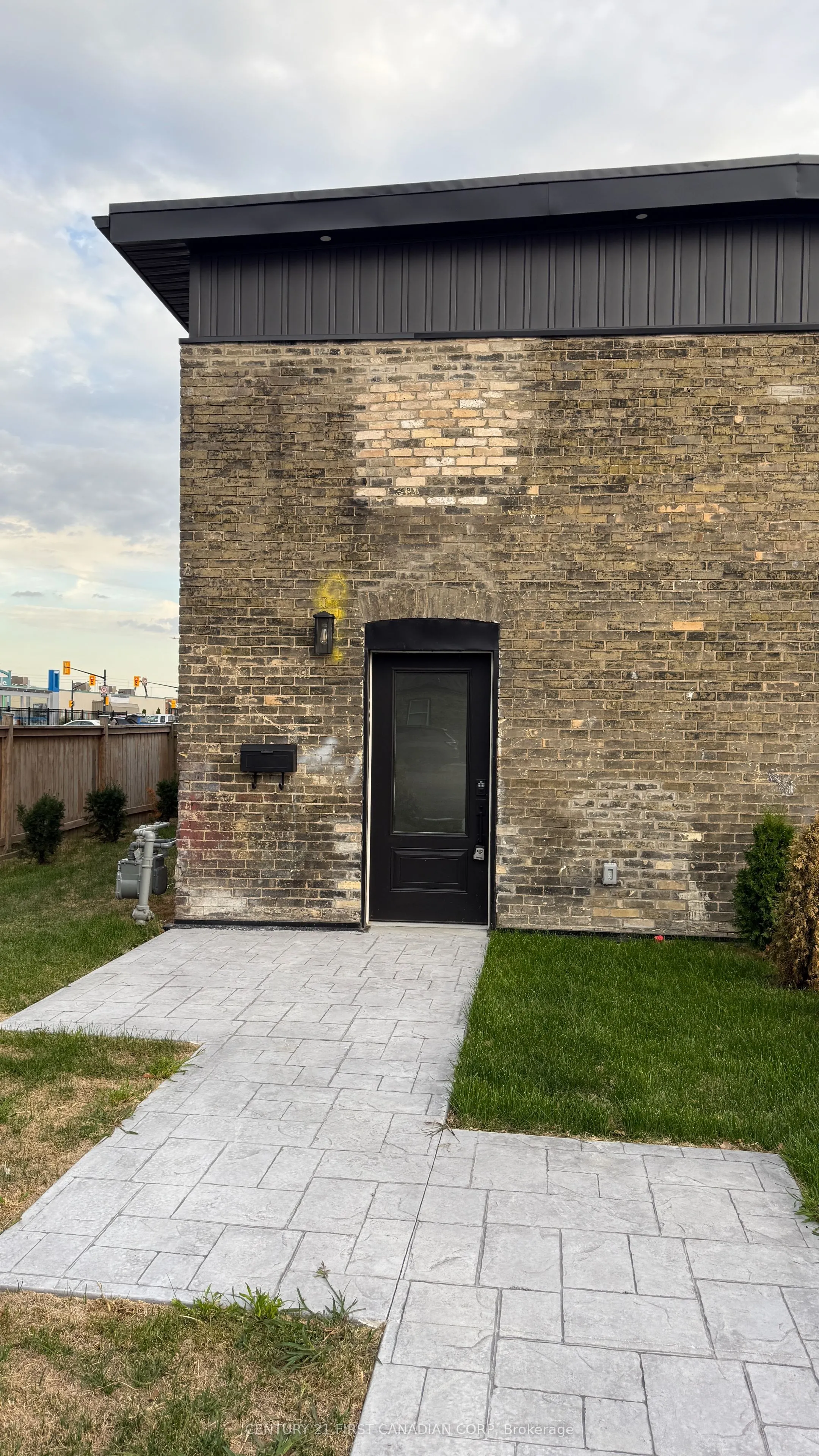 857 Dundas Street, #Unit 4