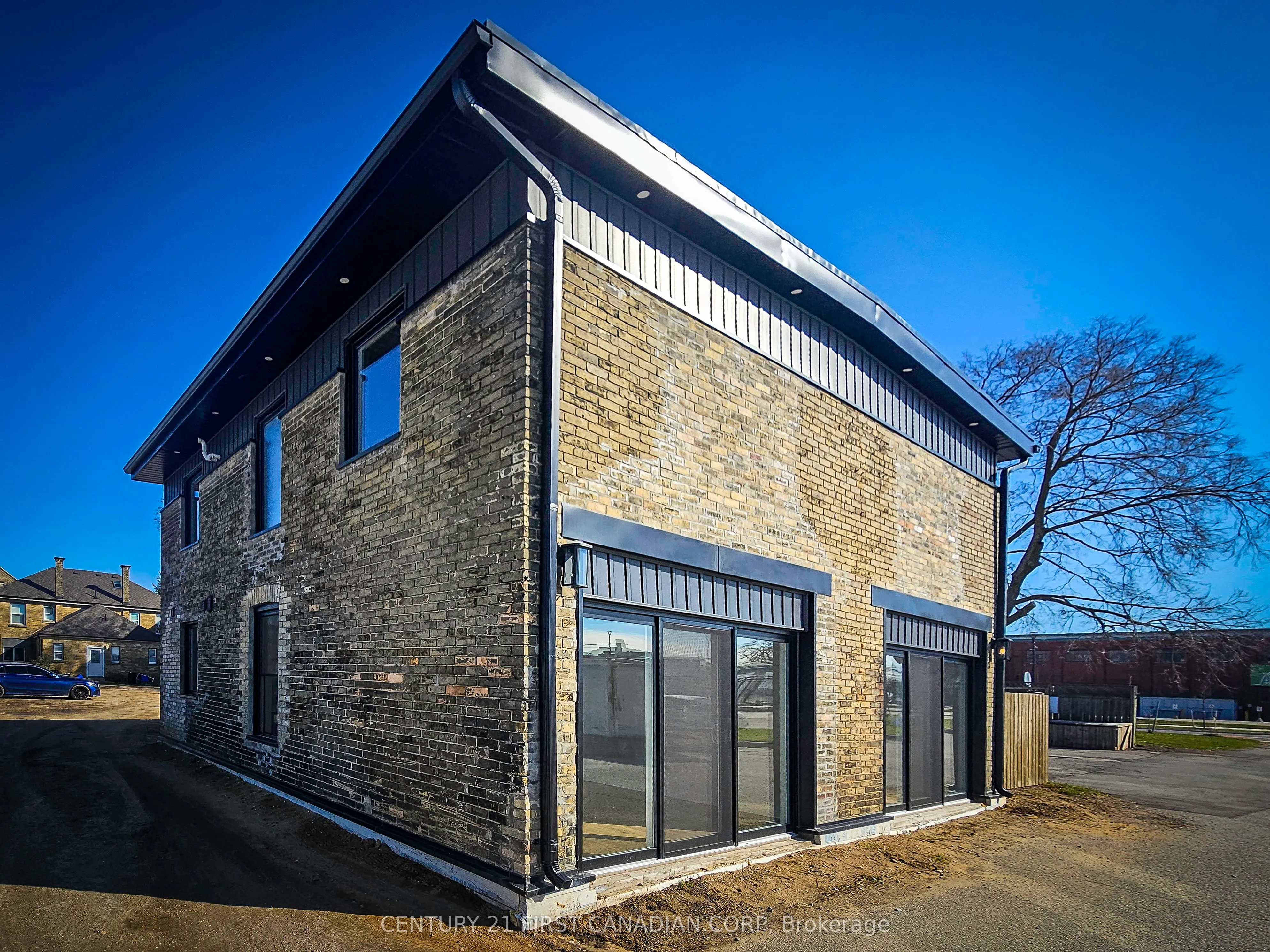 857 Dundas Street, #Unit 4