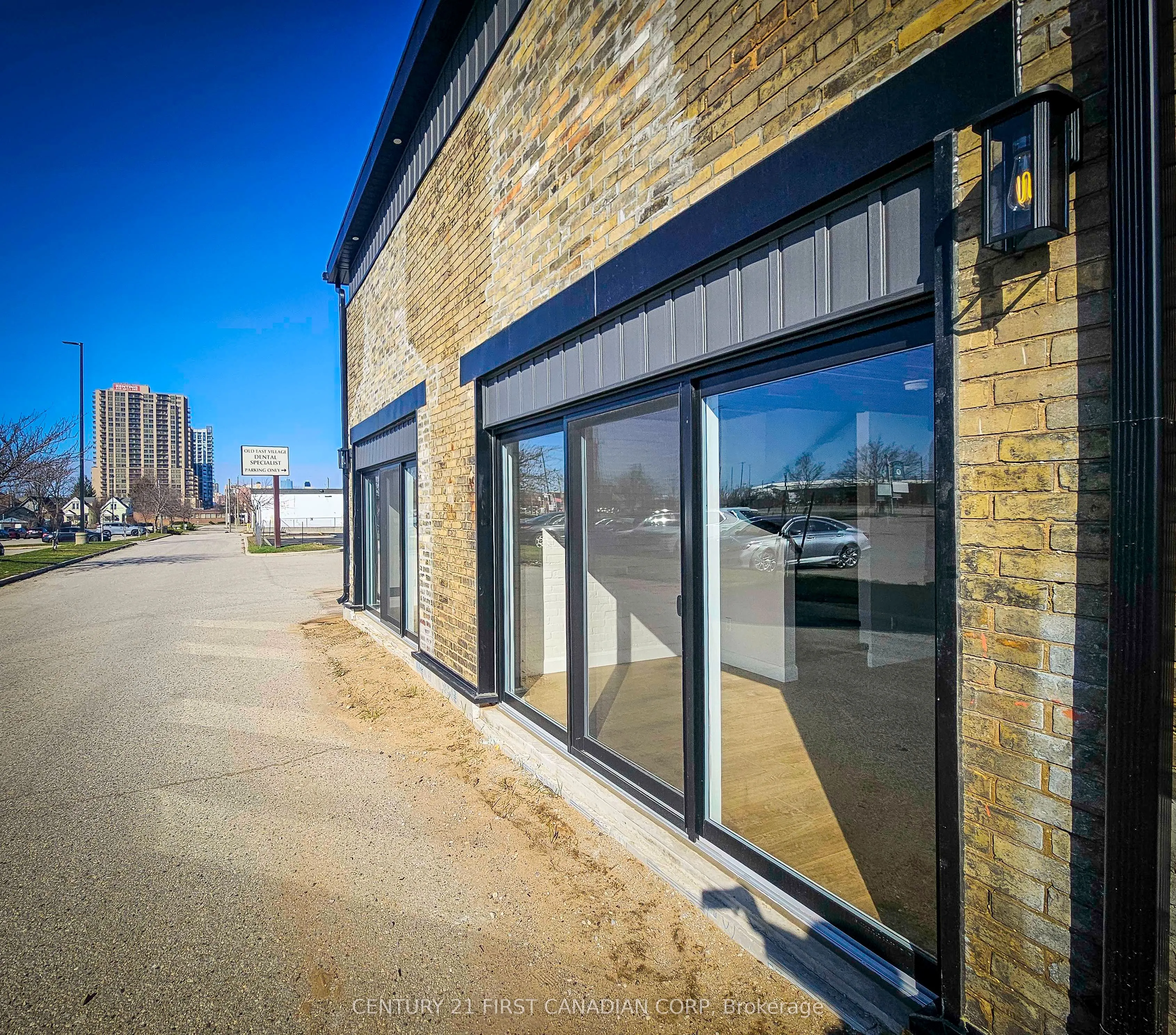857 Dundas Street, #Unit 4