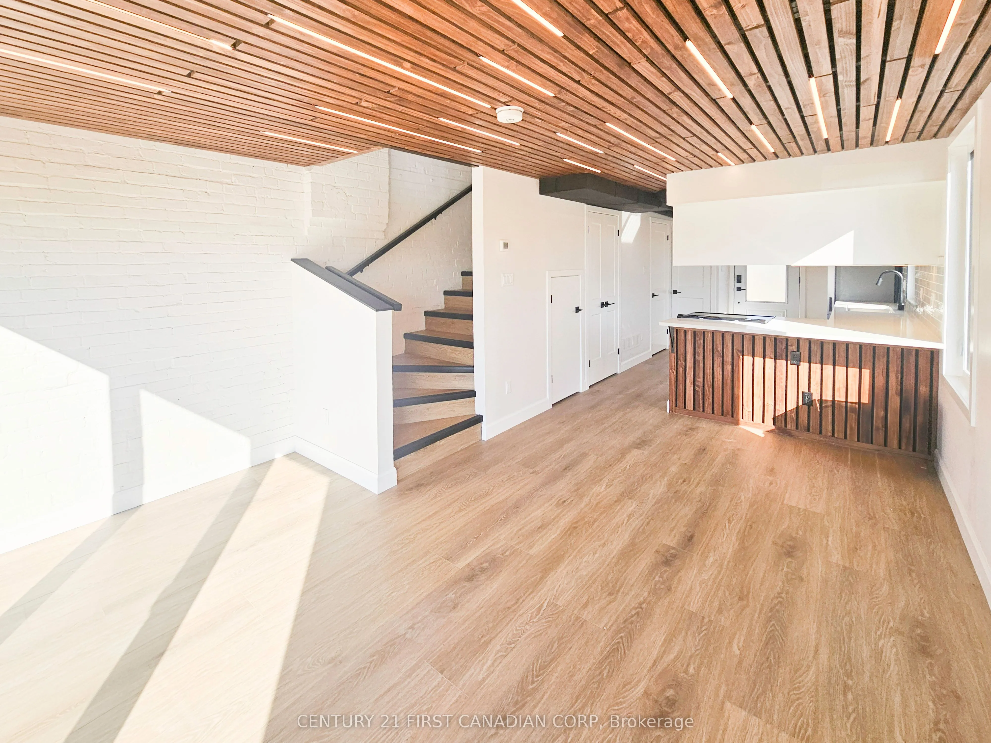 857 Dundas Street, #Unit 4