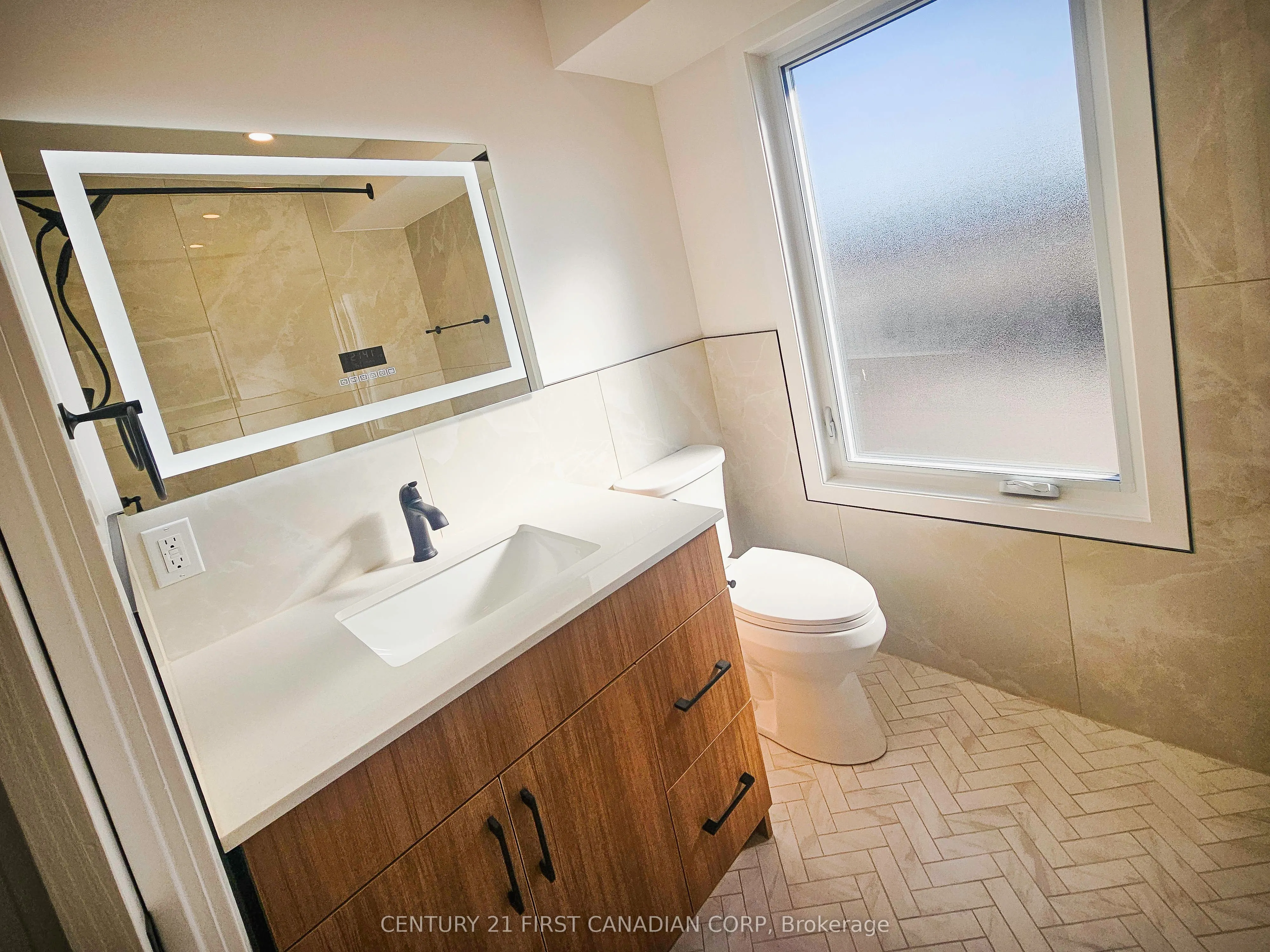 857 Dundas Street, #Unit 4