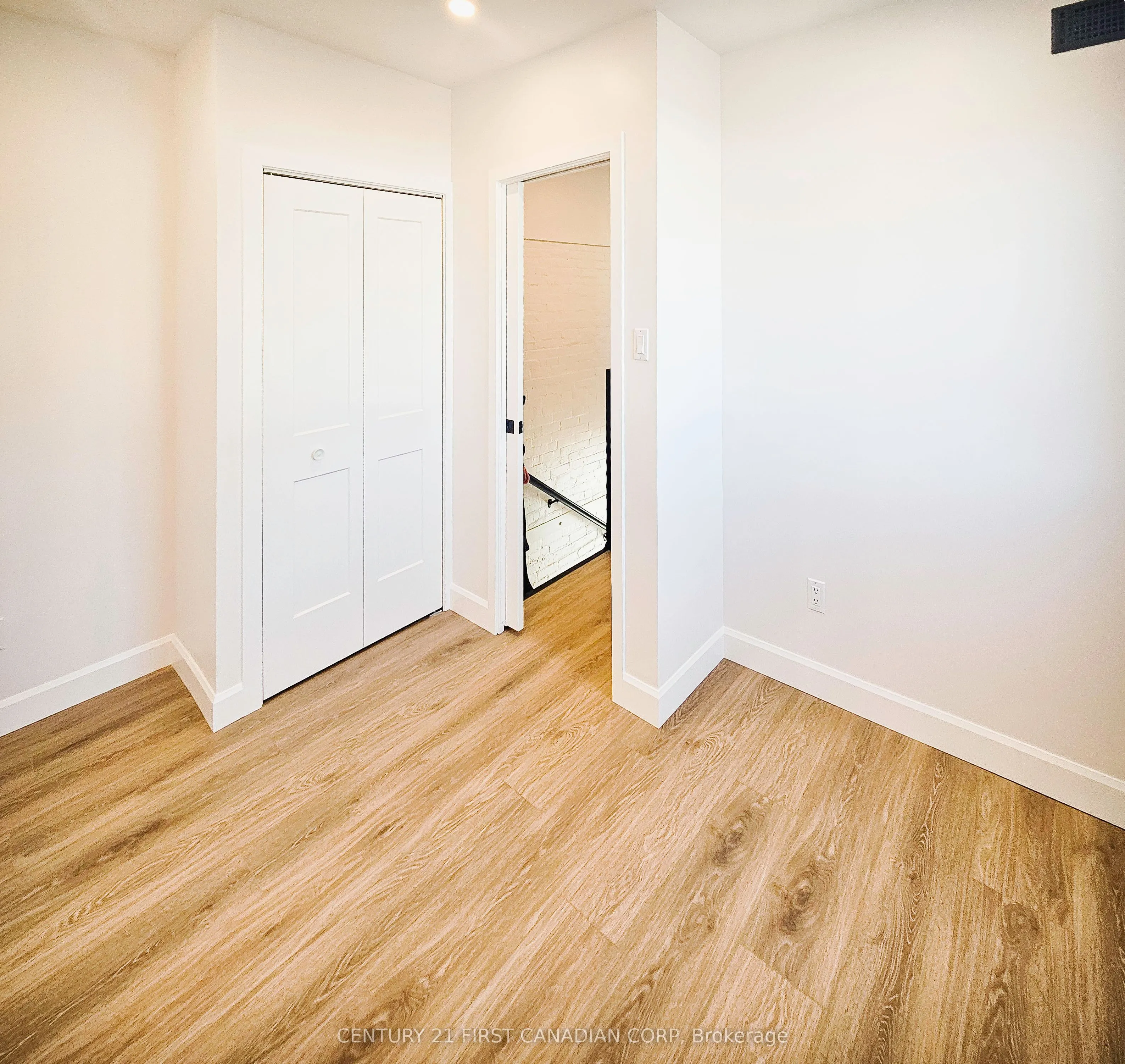 857 Dundas Street, #Unit 4