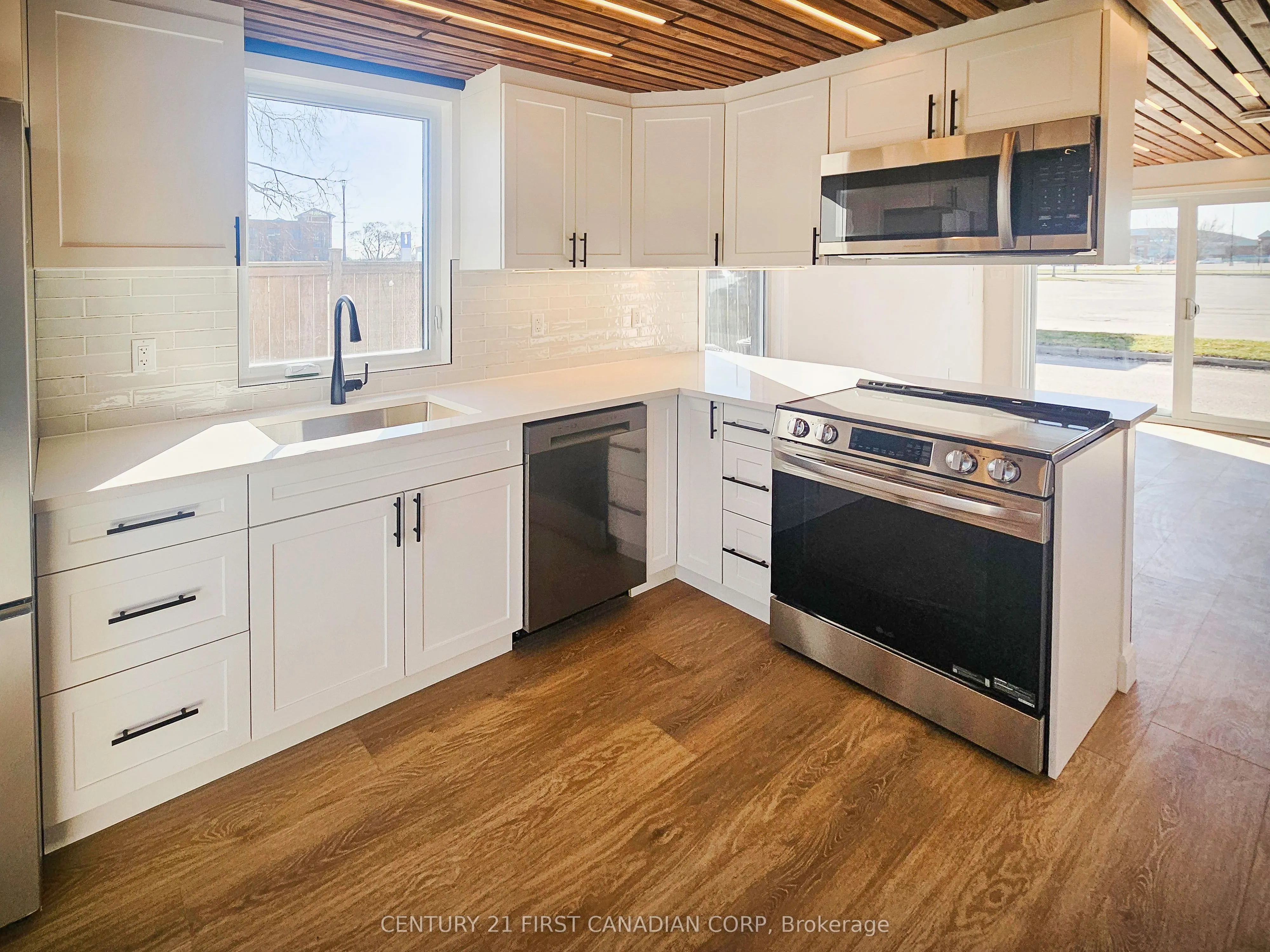 857 Dundas Street, #Unit 4