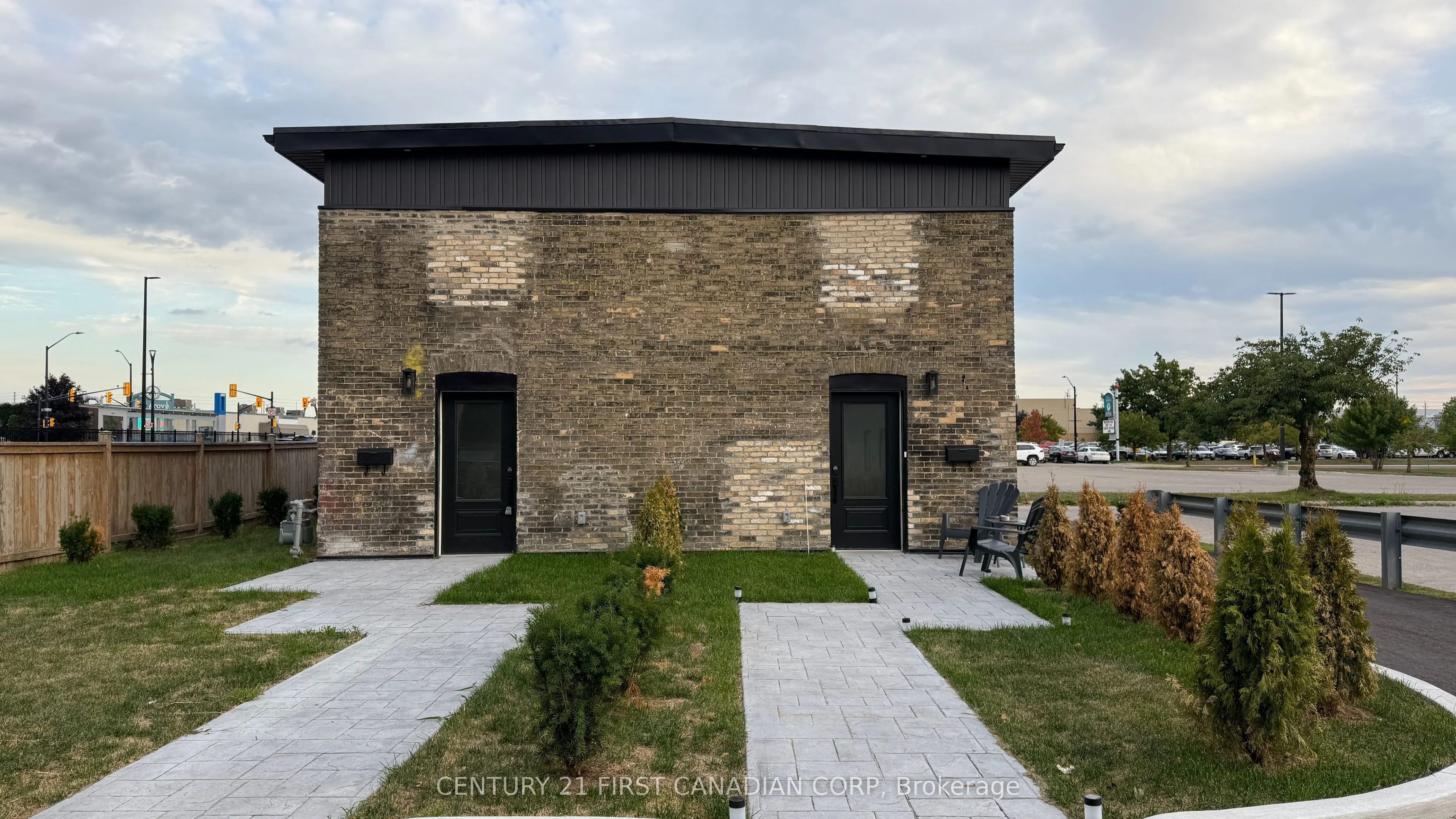 857 Dundas Street, #Unit 4