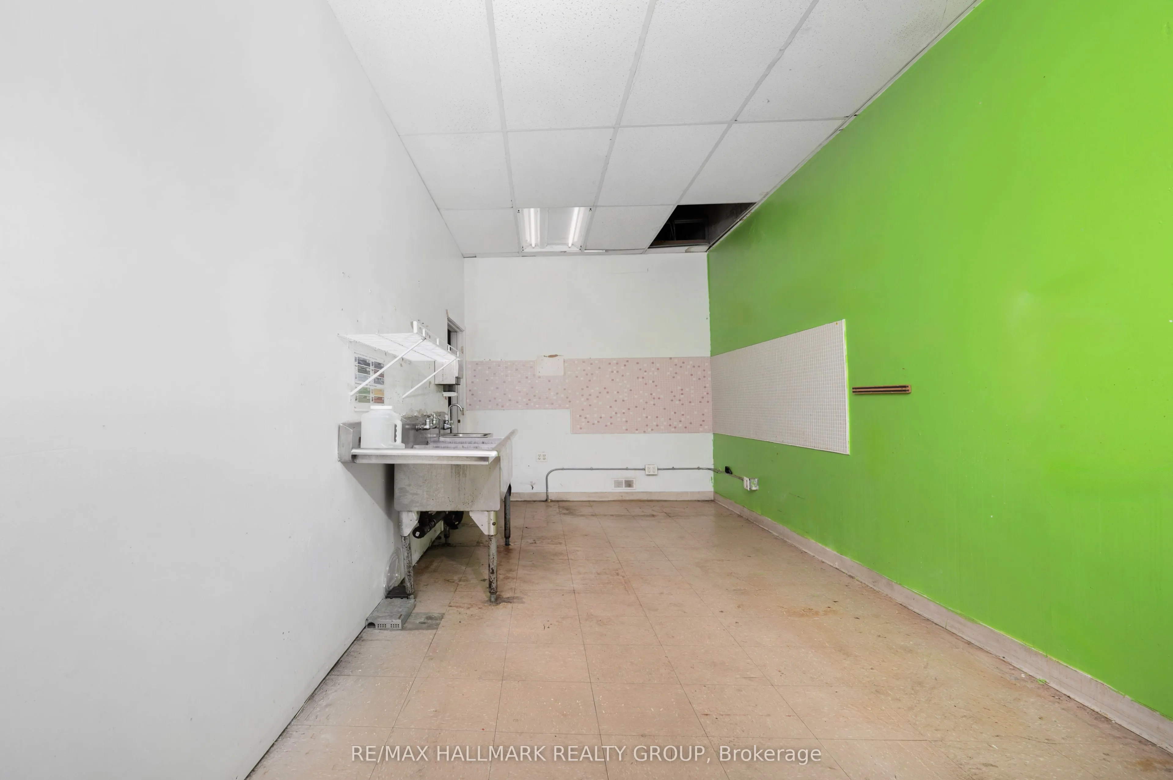 843-839 Somerset Street W