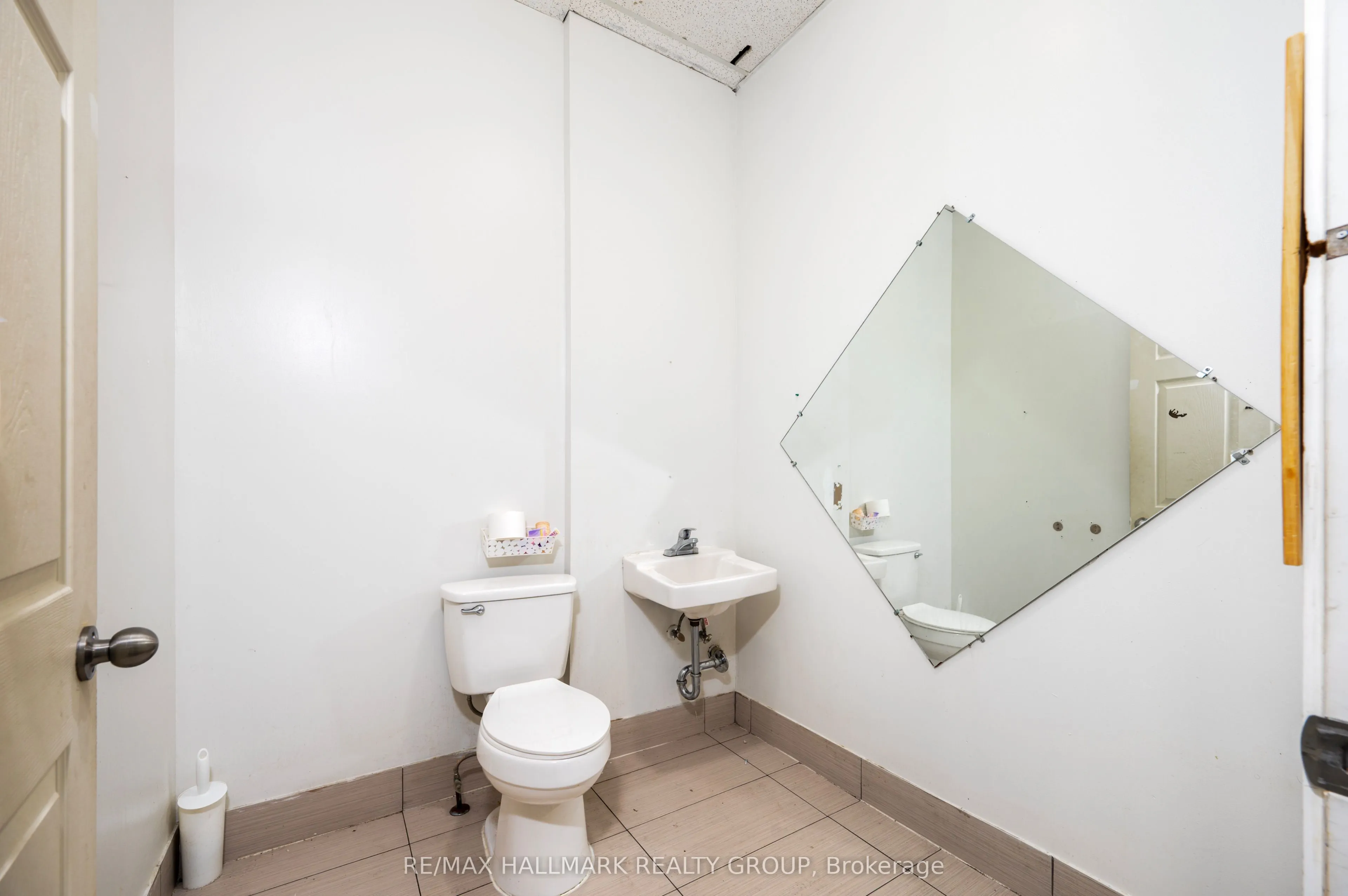 843-839 Somerset Street W