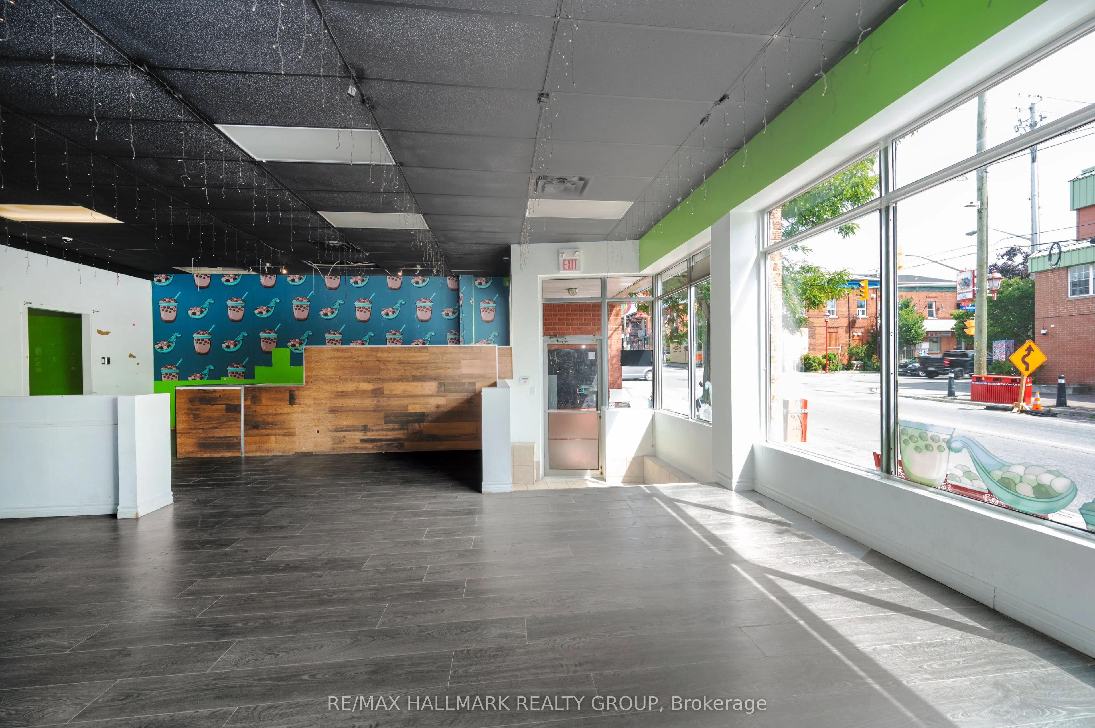 843-839 Somerset Street W