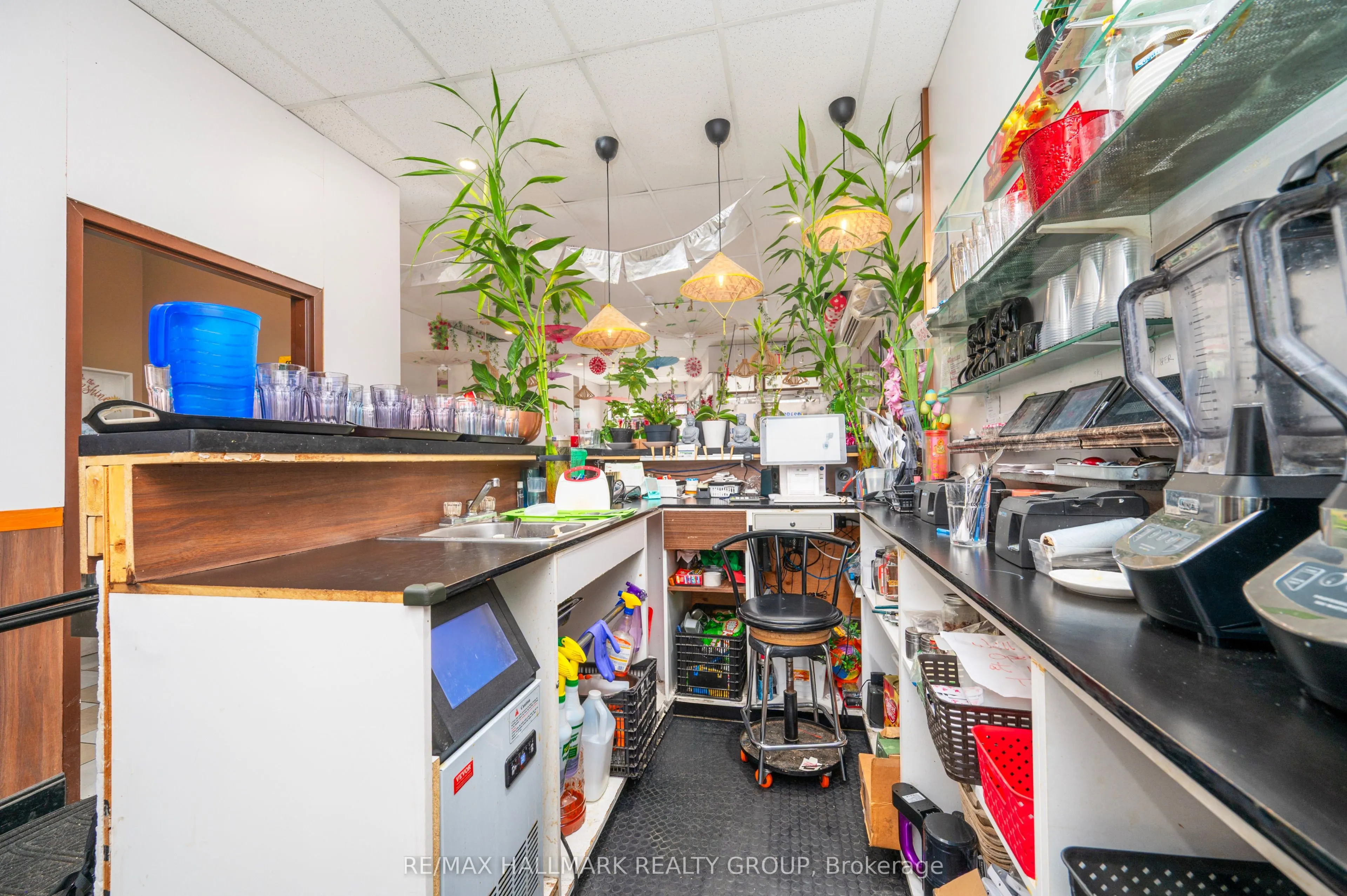 843-839 Somerset Street W