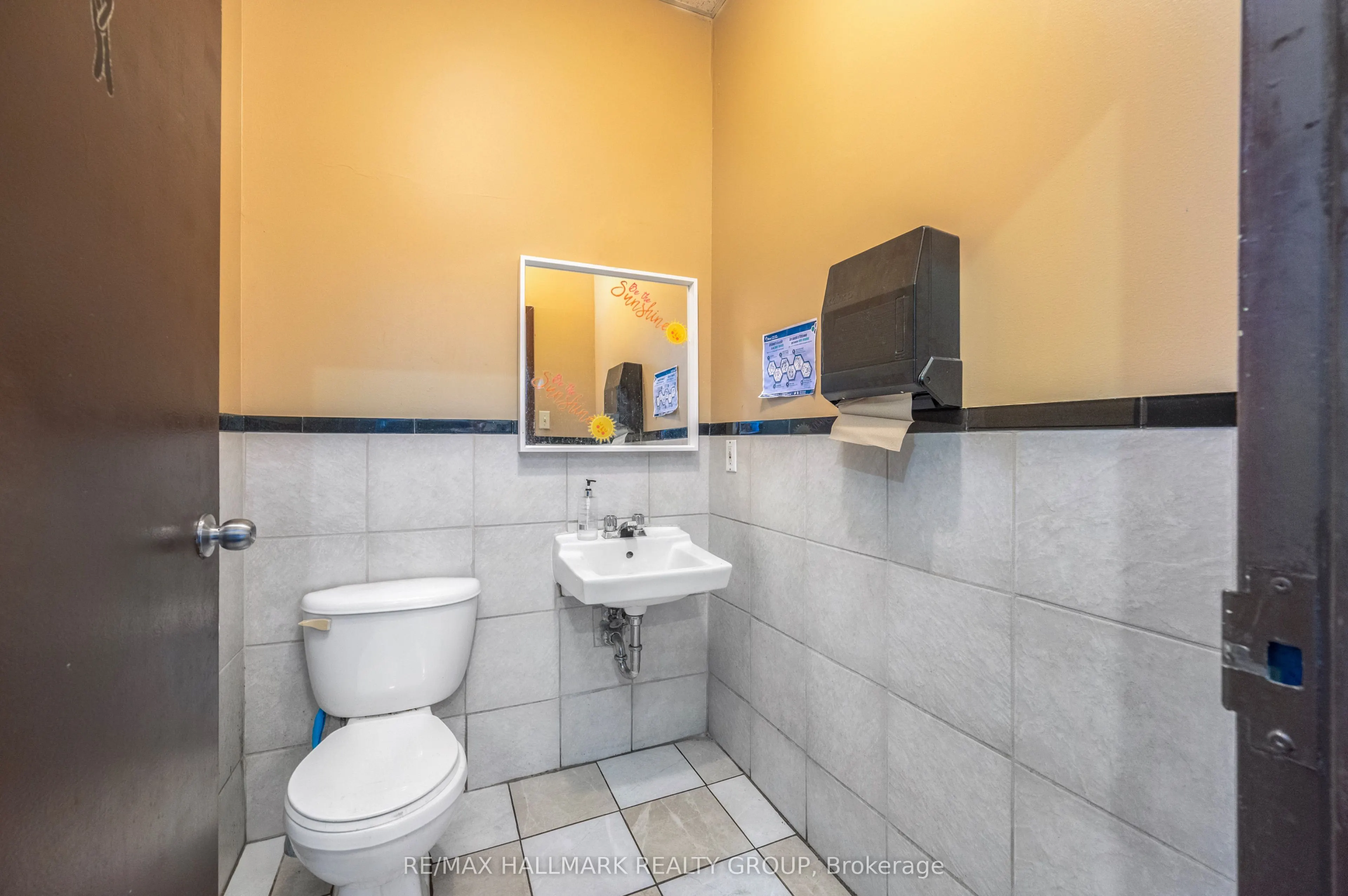 843-839 Somerset Street W
