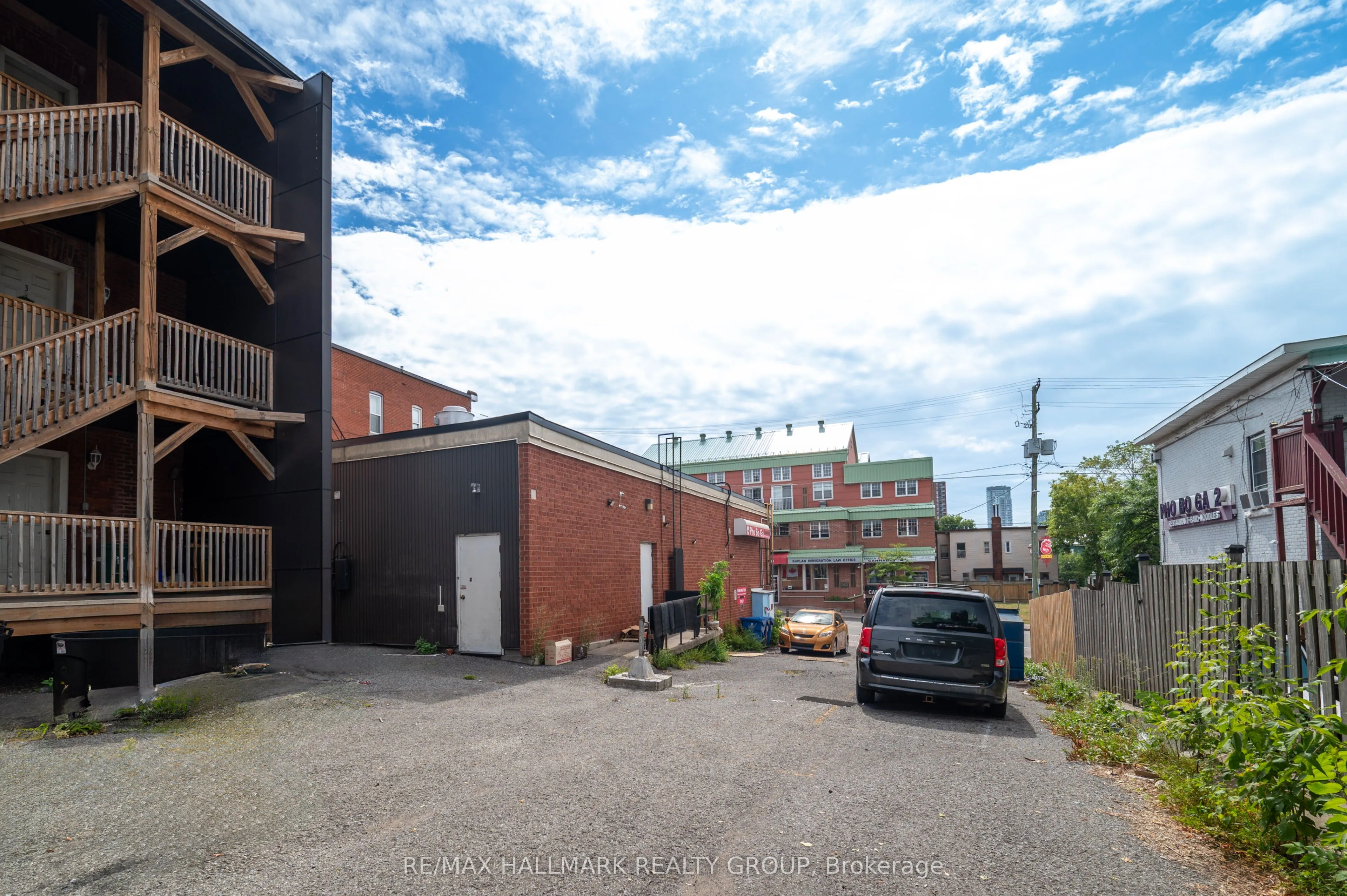 843-839 Somerset Street W