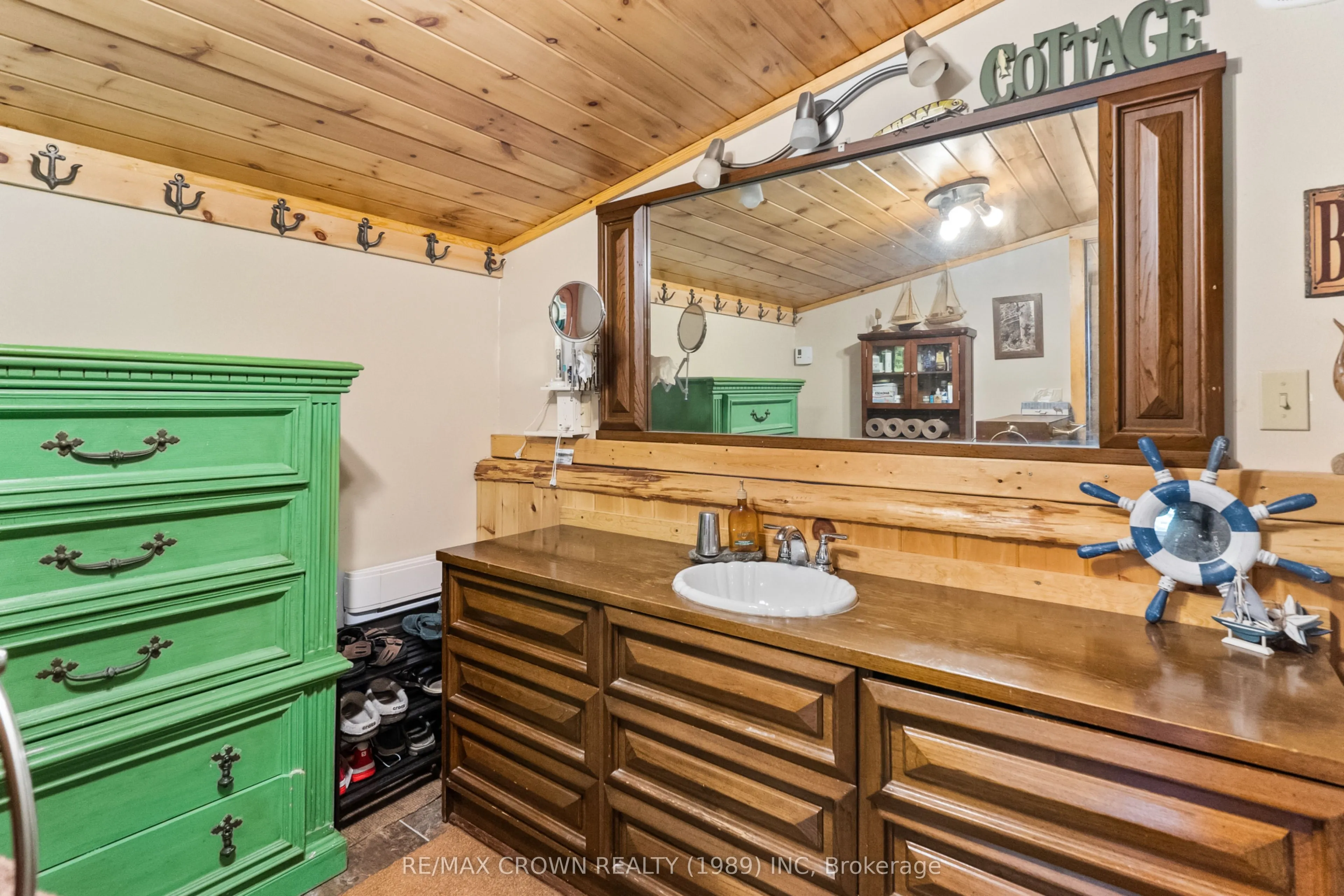 260 Birchgrove Drive E