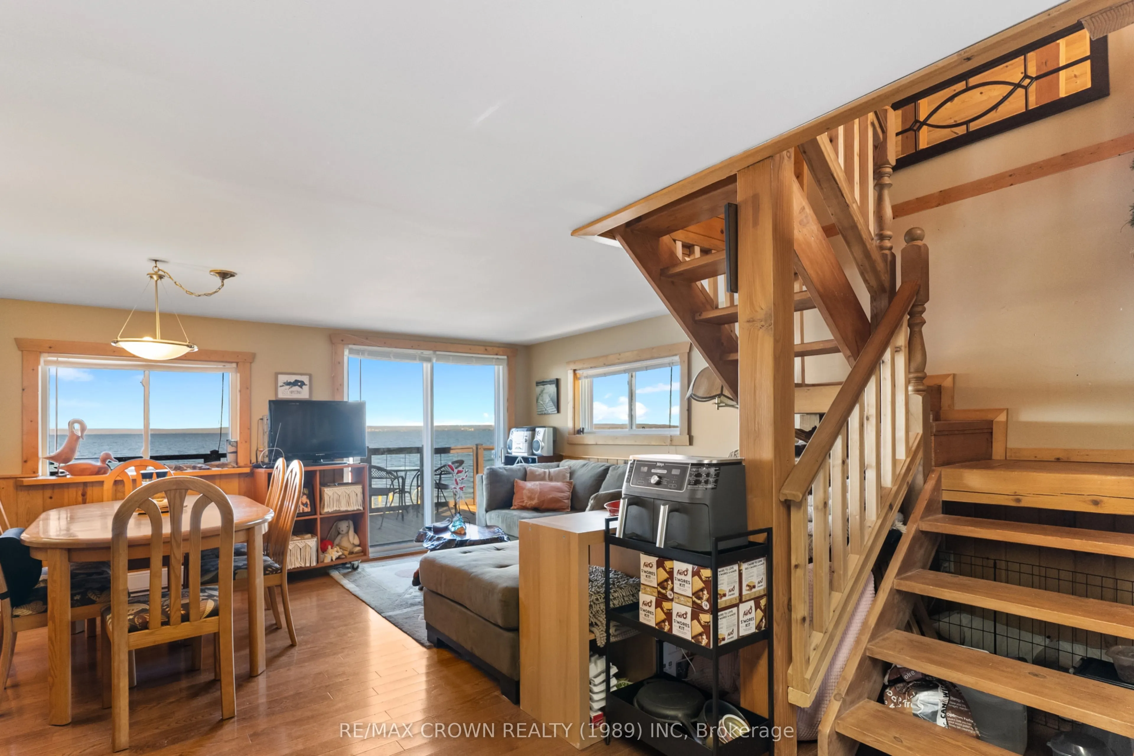 260 Birchgrove Drive E