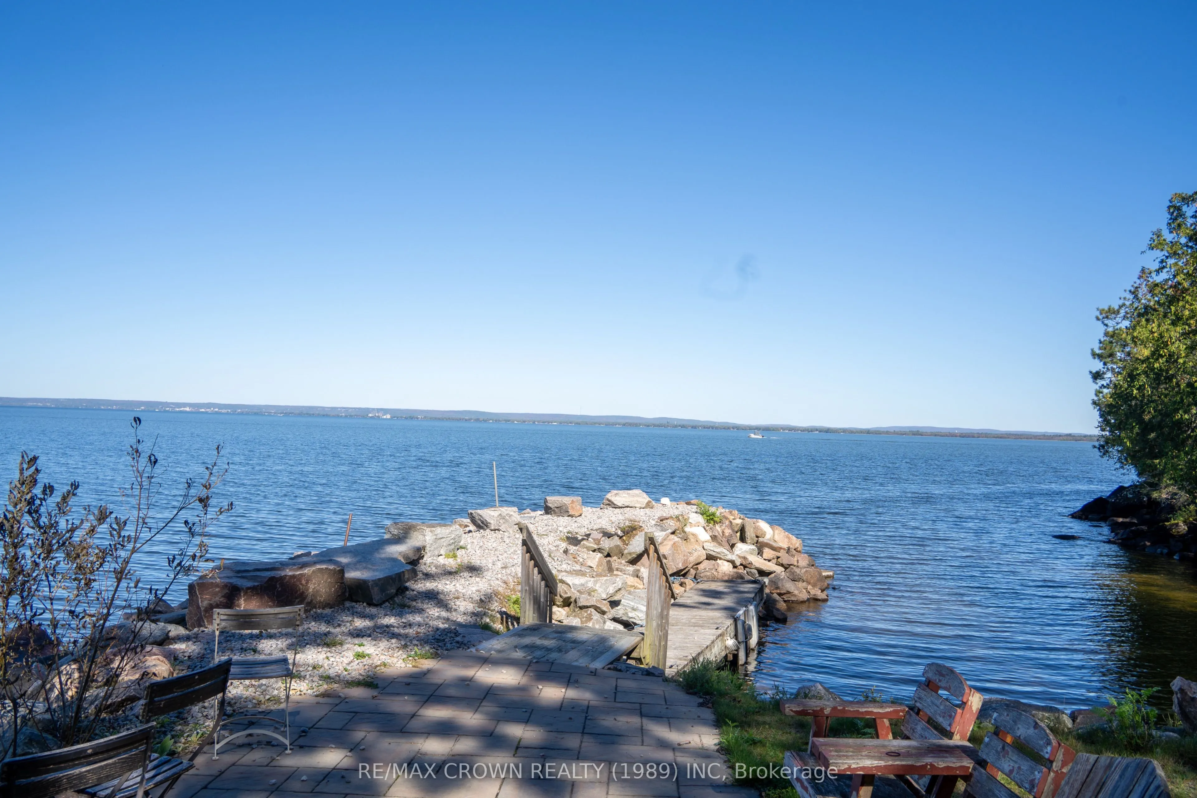 260 Birchgrove Drive E