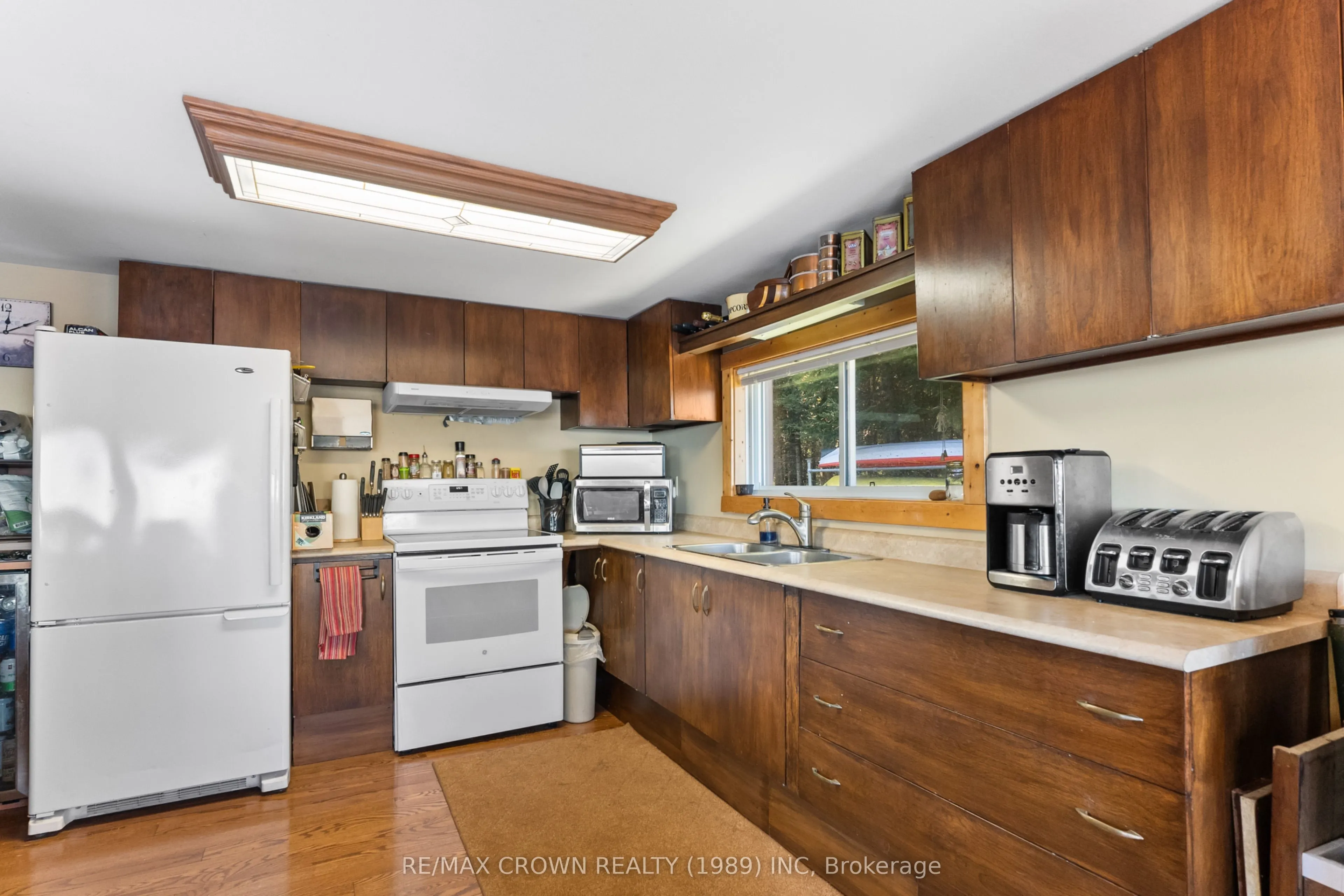 260 Birchgrove Drive E
