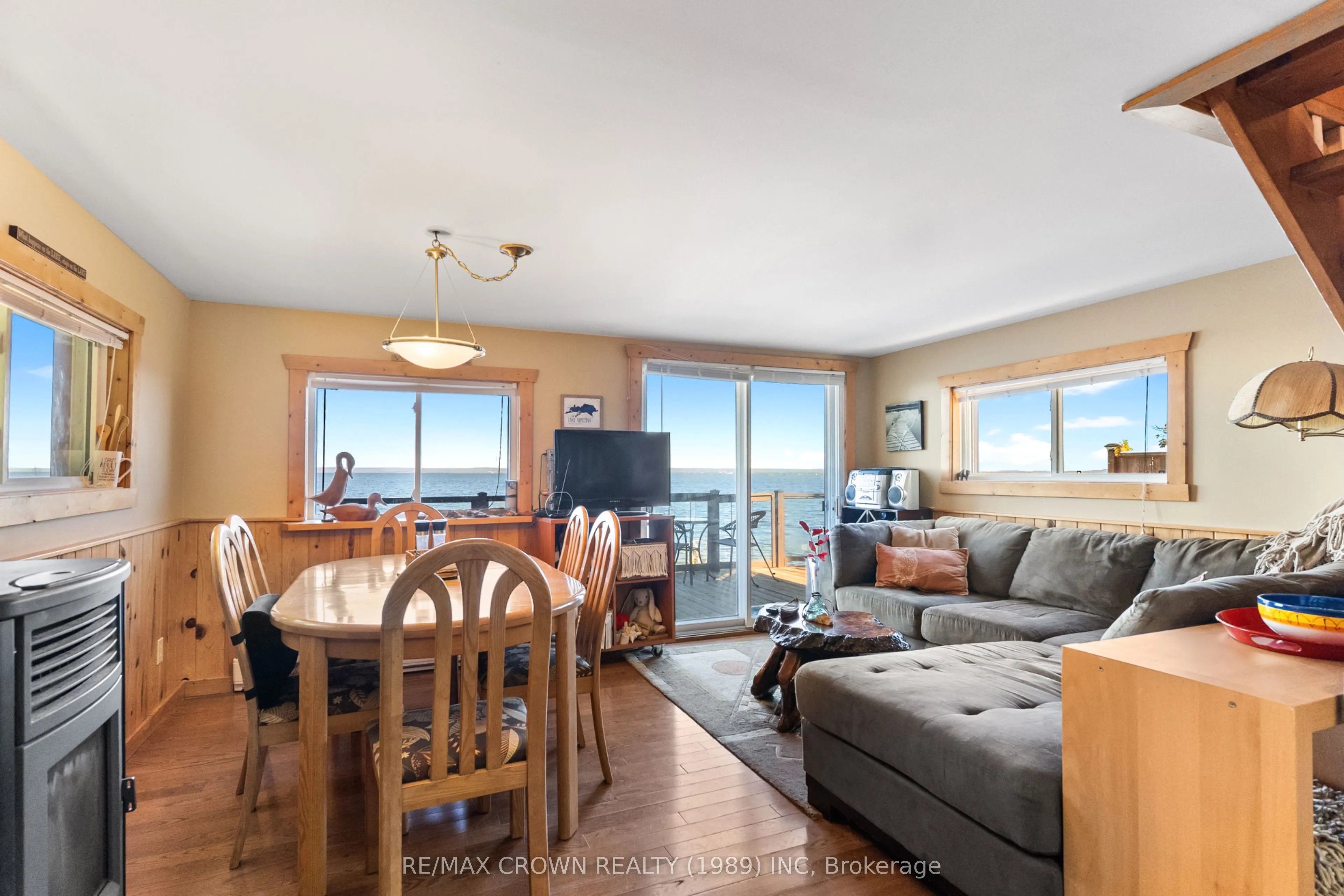 260 Birchgrove Drive E