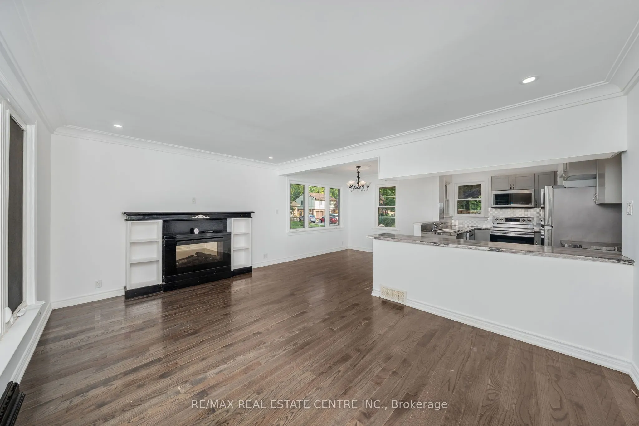 601 Hollywood Place