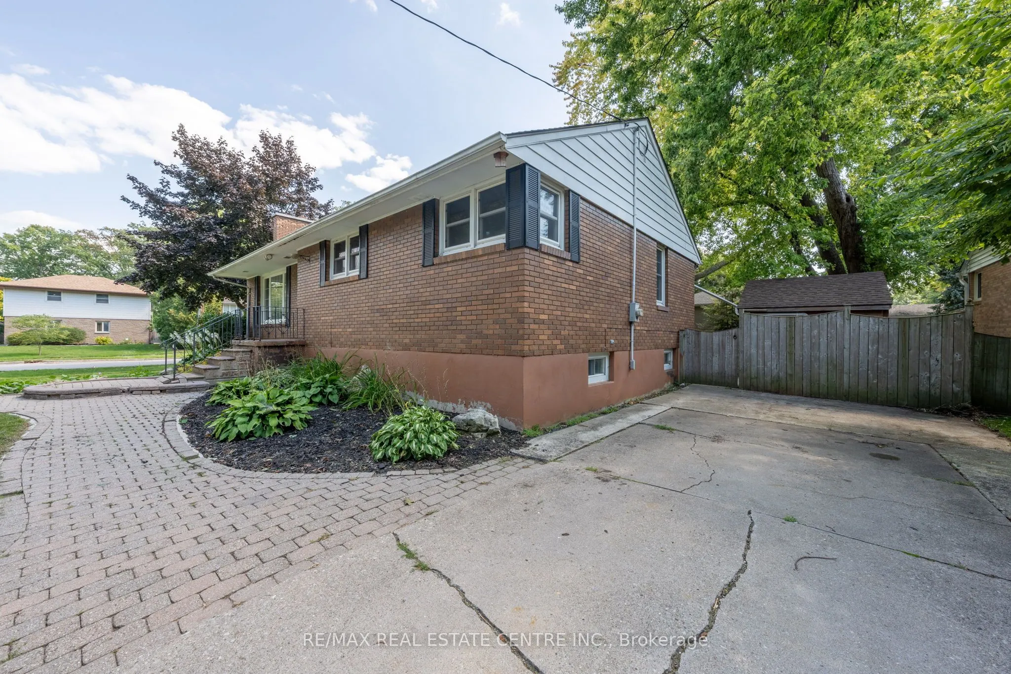 601 Hollywood Place