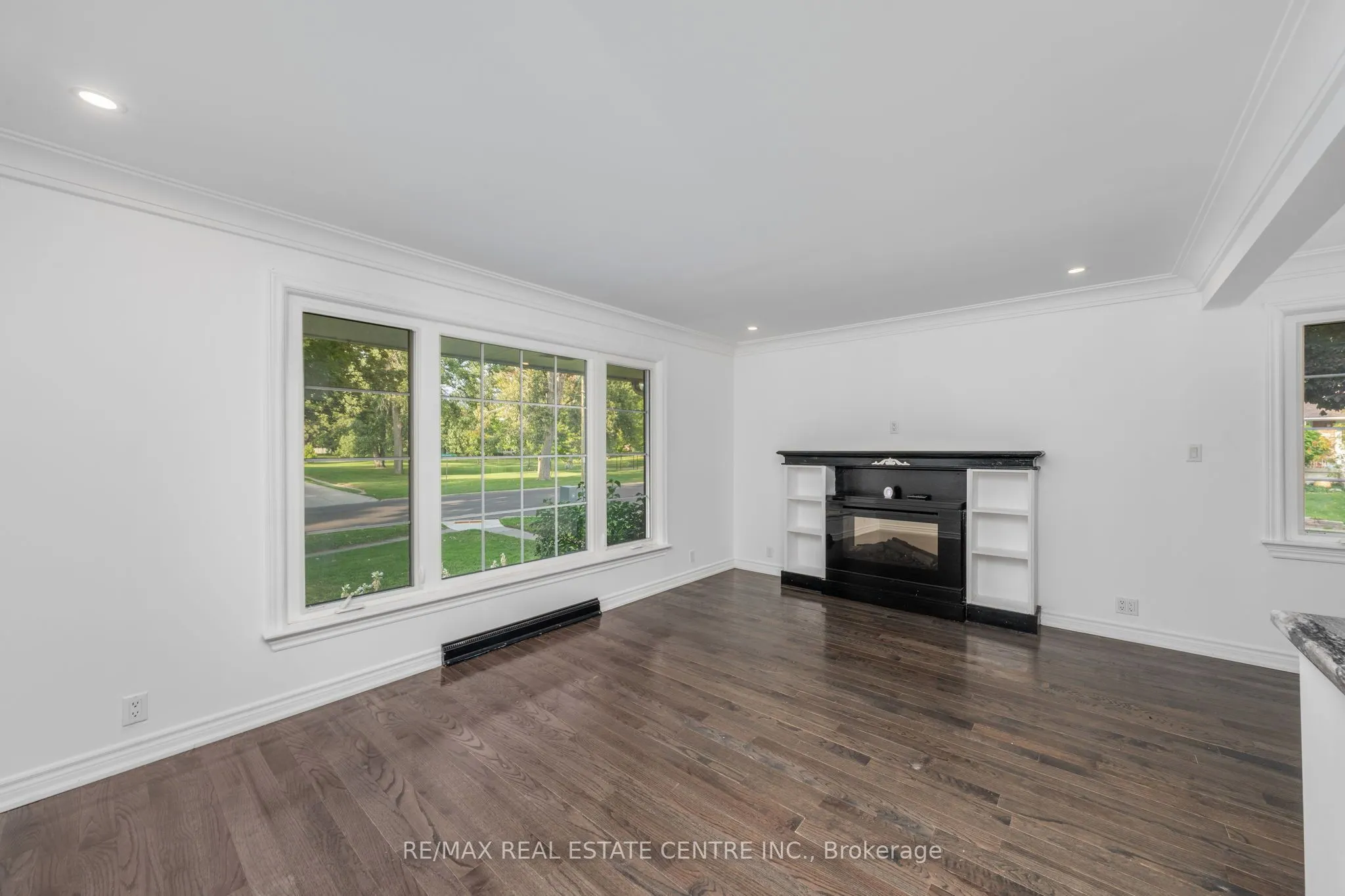 601 Hollywood Place