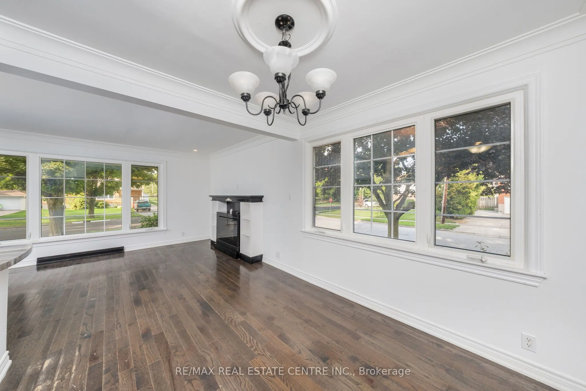 601 Hollywood Place