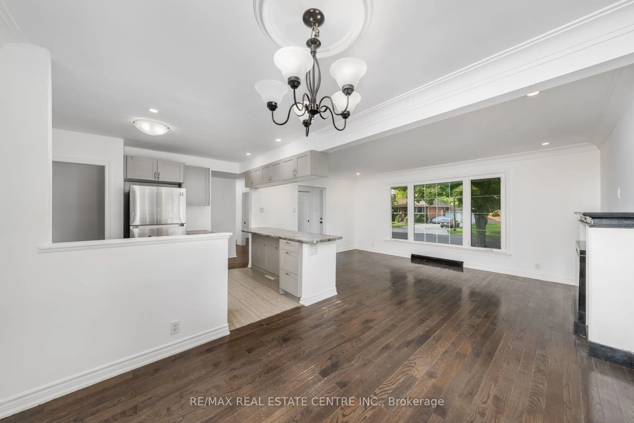 601 Hollywood Place