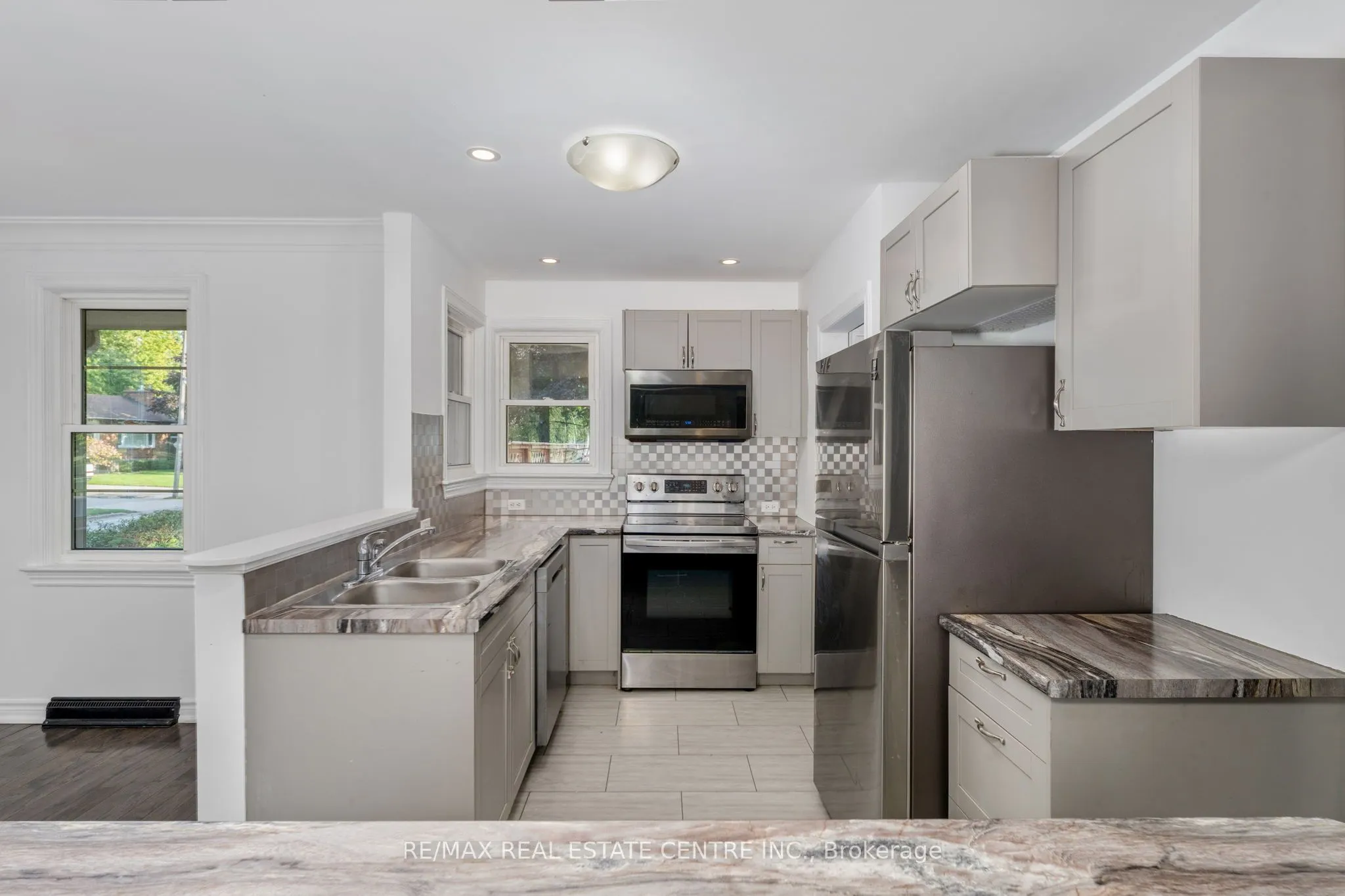 601 Hollywood Place