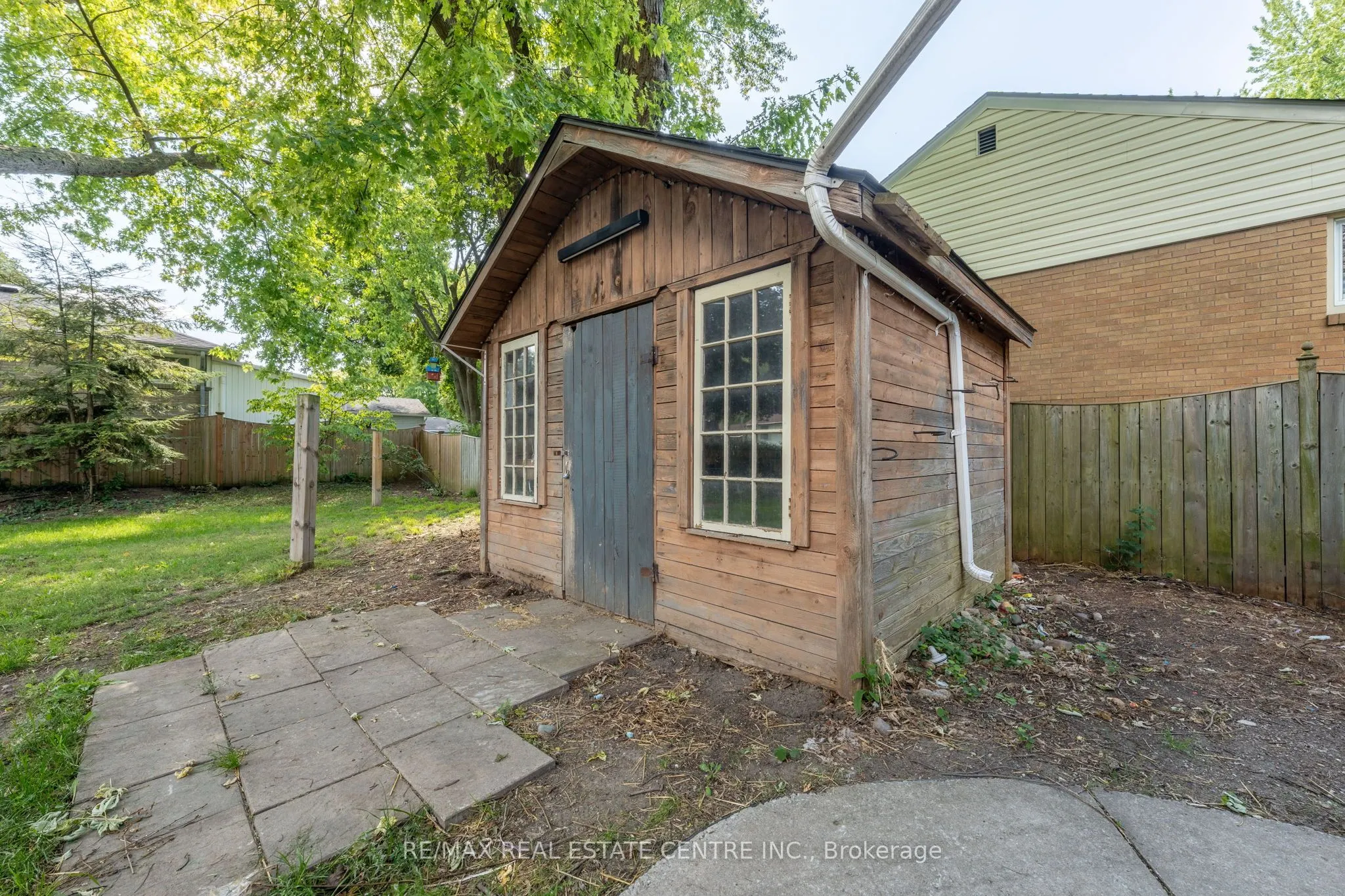 601 Hollywood Place