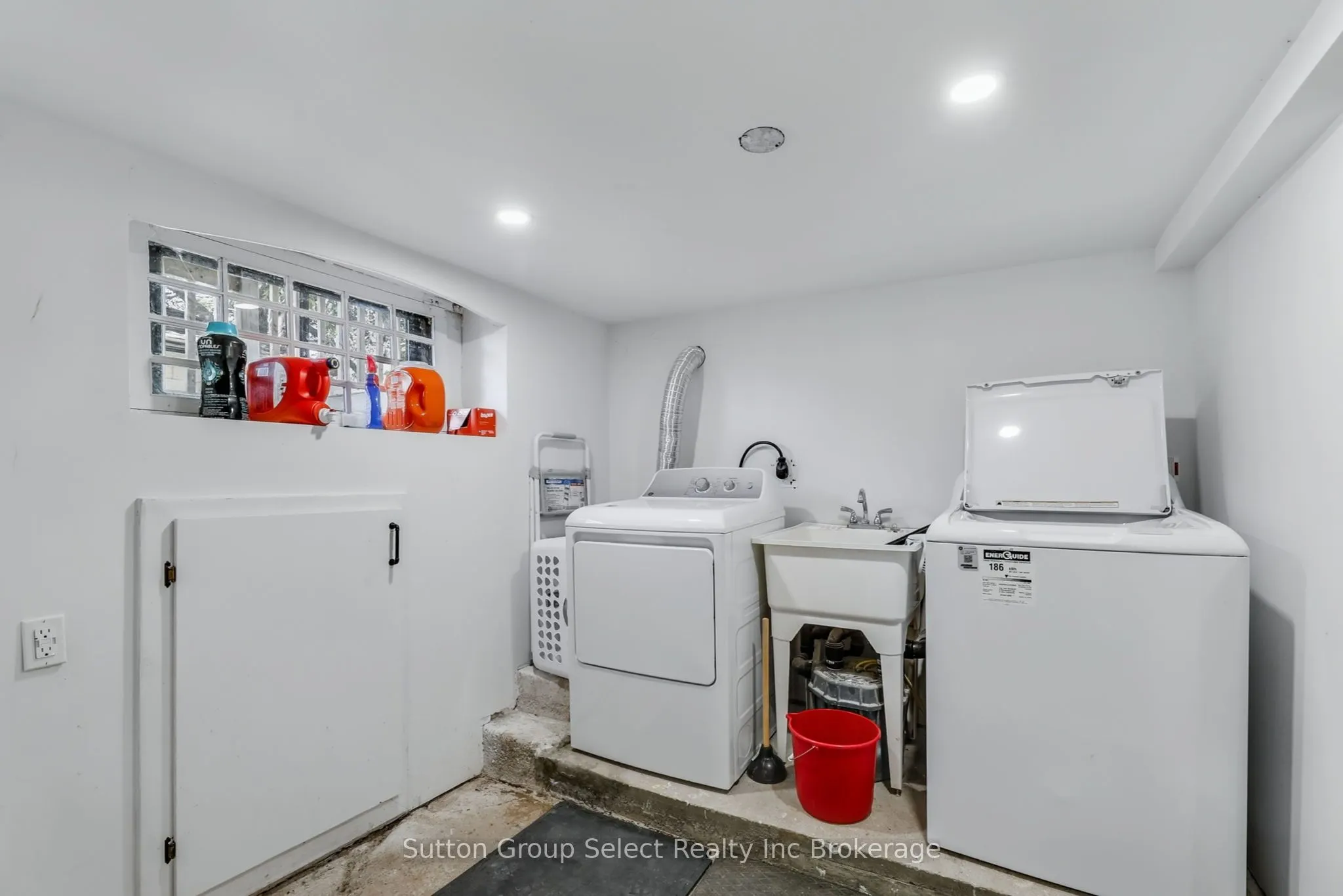 3072 Glanworth Drive