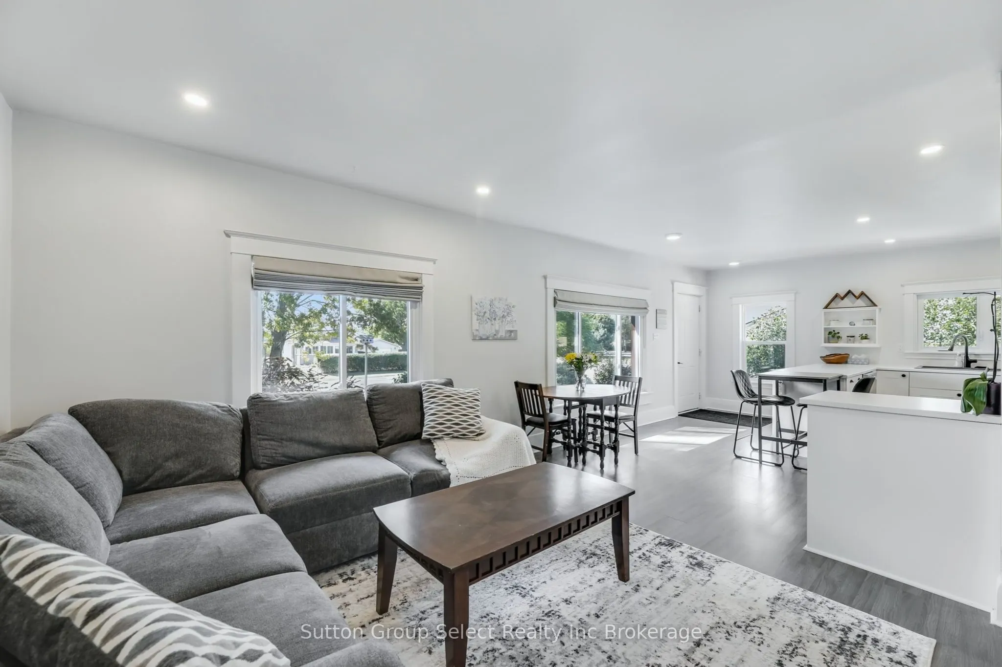 3072 Glanworth Drive