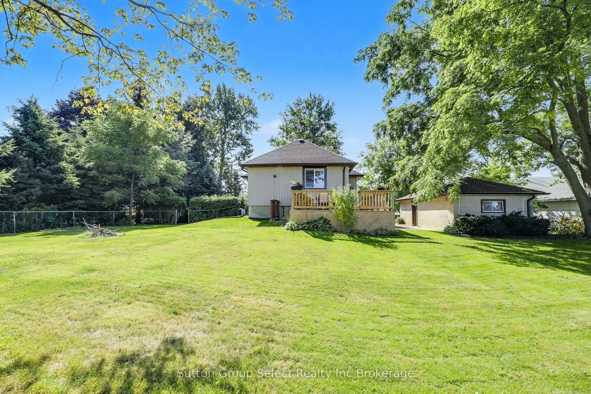 3072 Glanworth Drive
