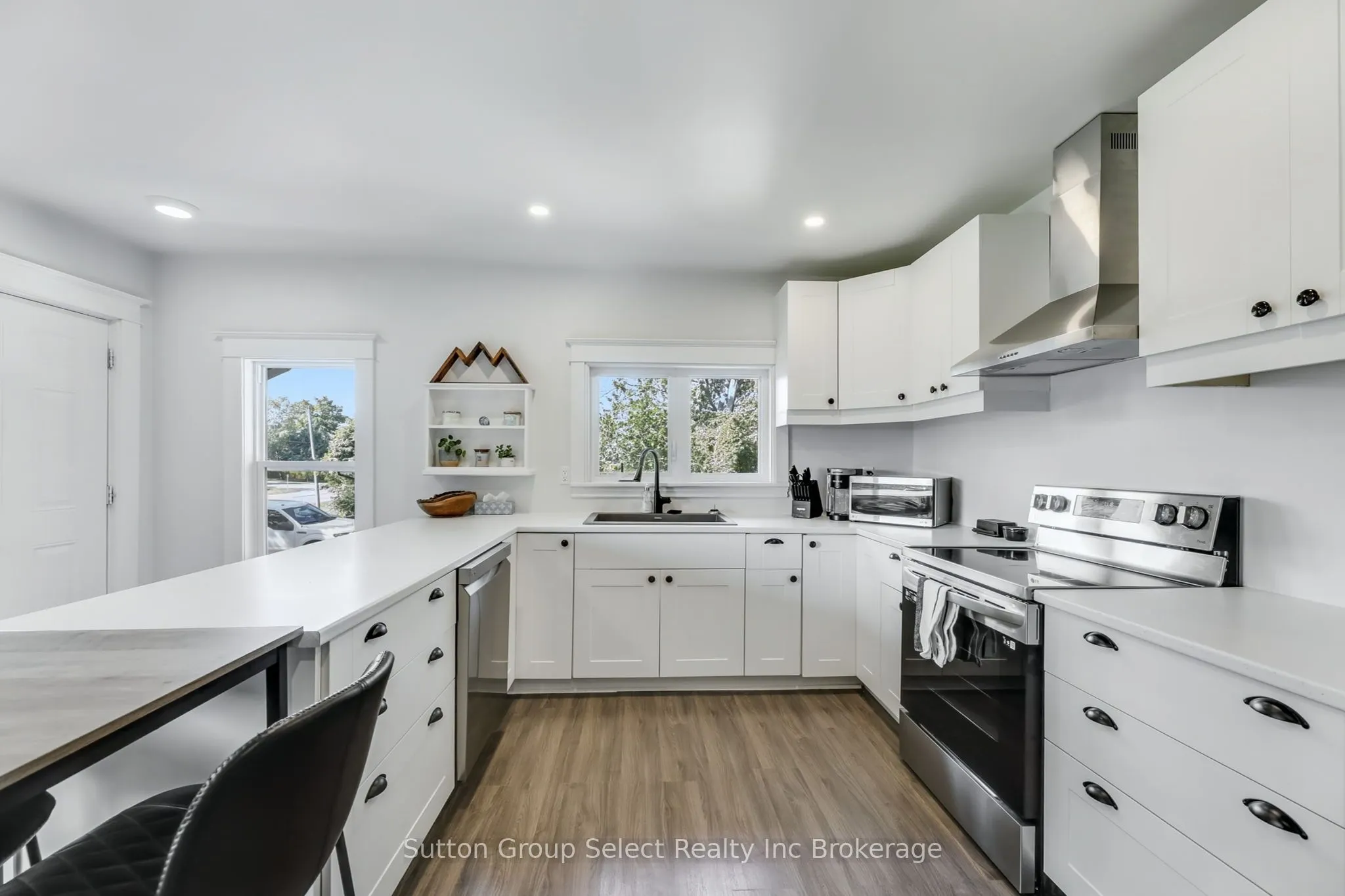 3072 Glanworth Drive
