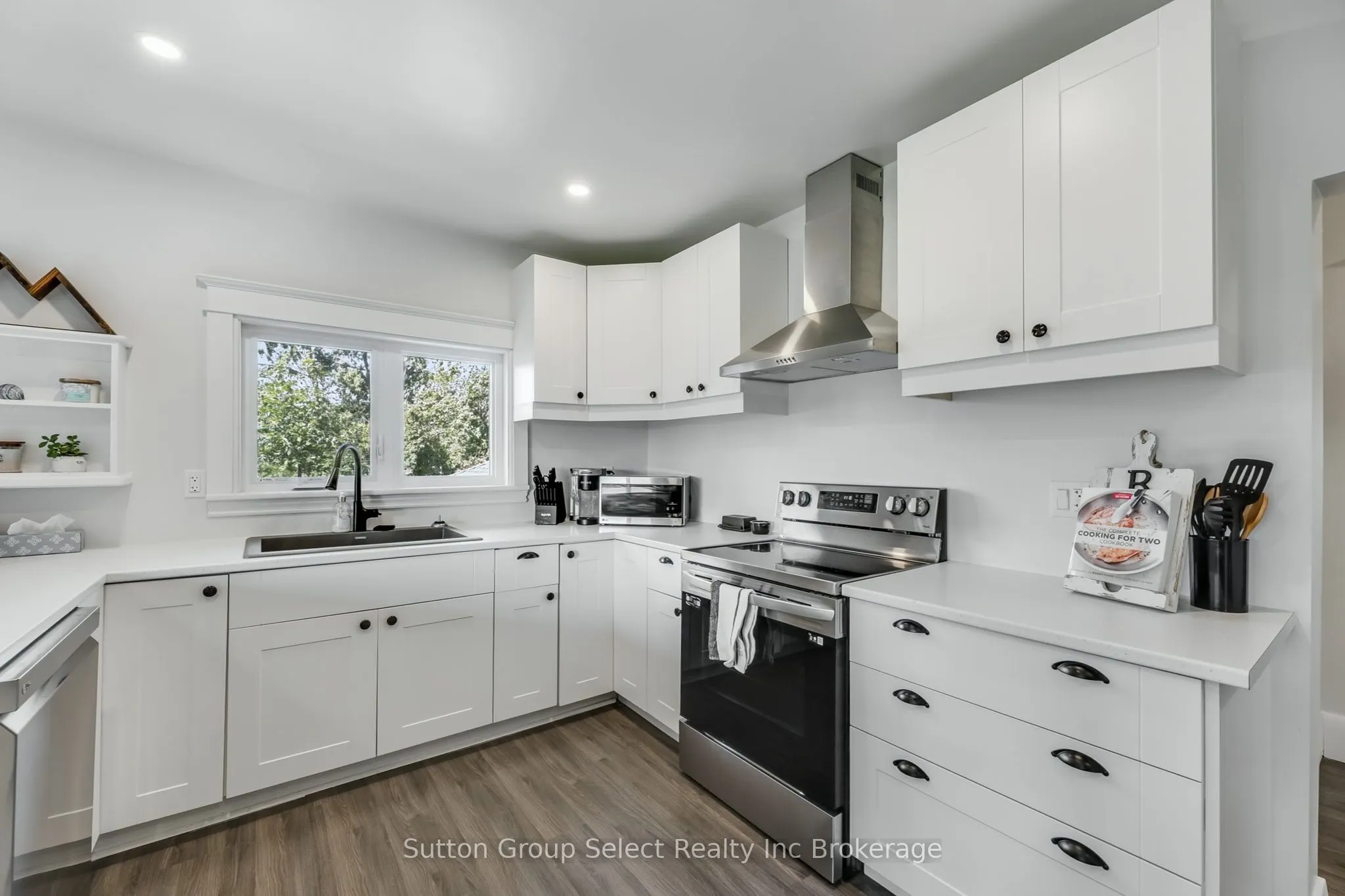 3072 Glanworth Drive