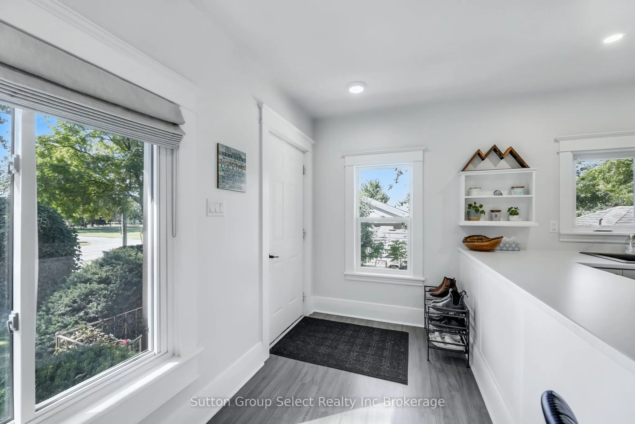 3072 Glanworth Drive