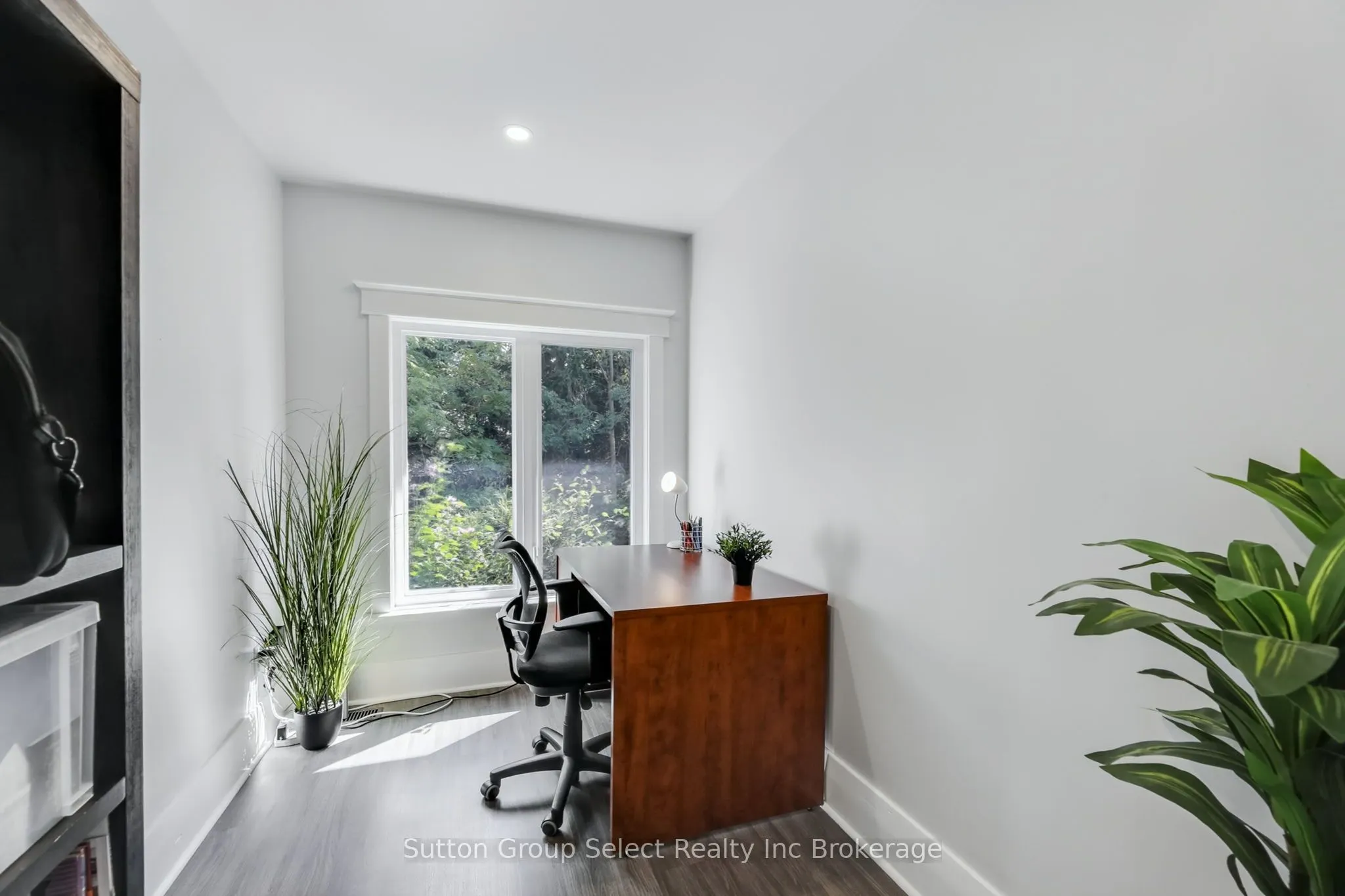 3072 Glanworth Drive