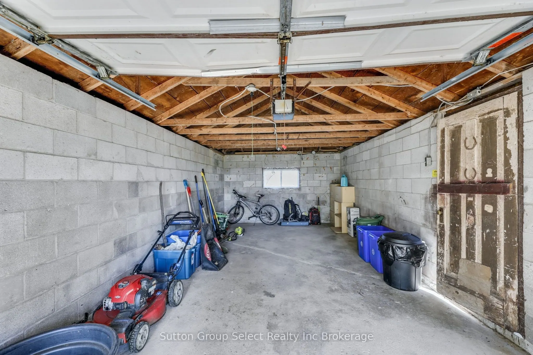 3072 Glanworth Drive