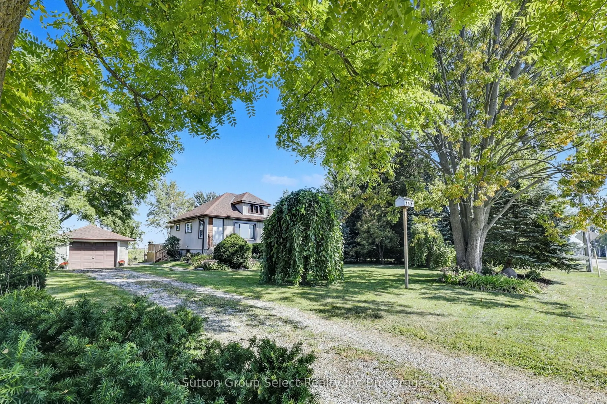 3072 Glanworth Drive