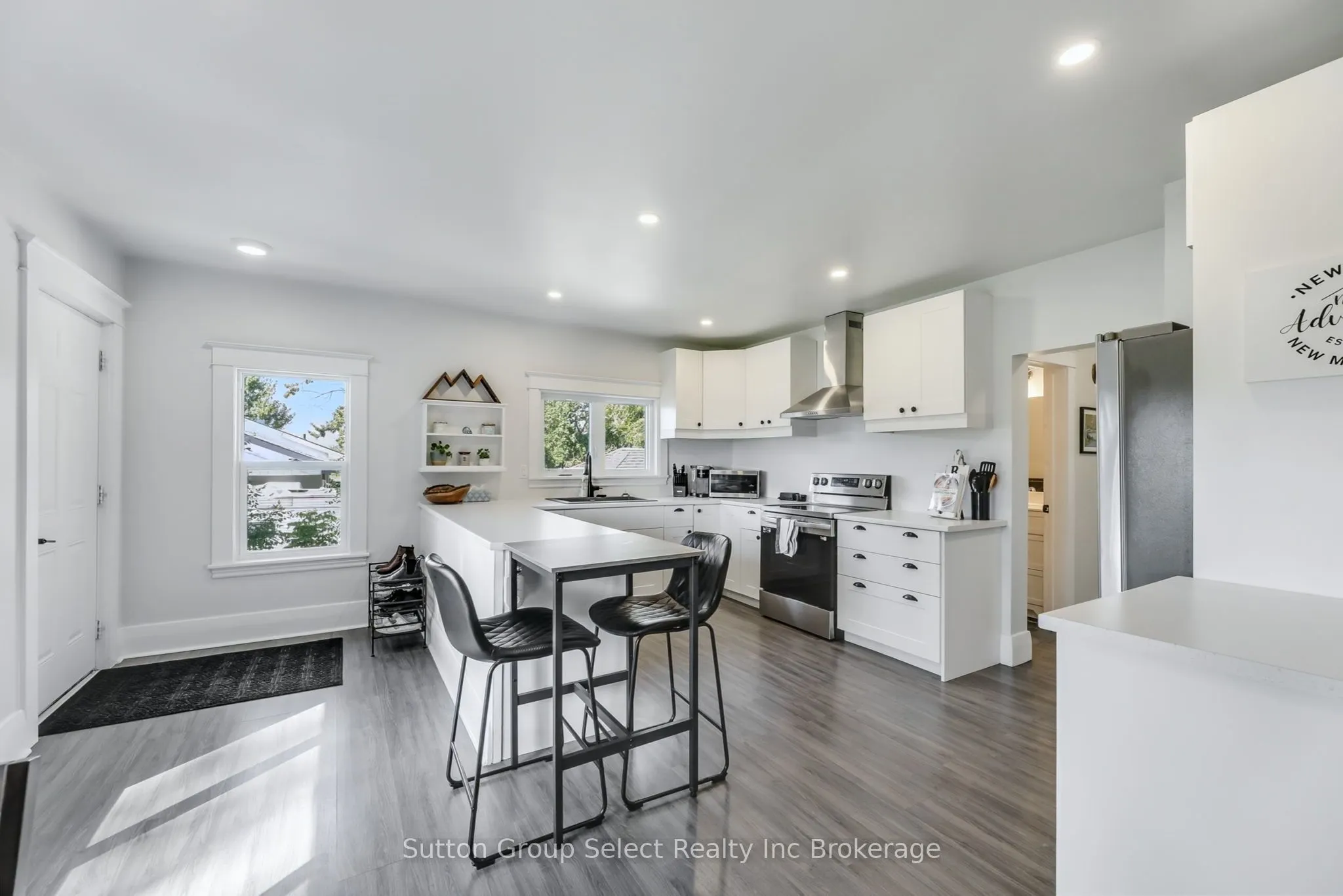 3072 Glanworth Drive