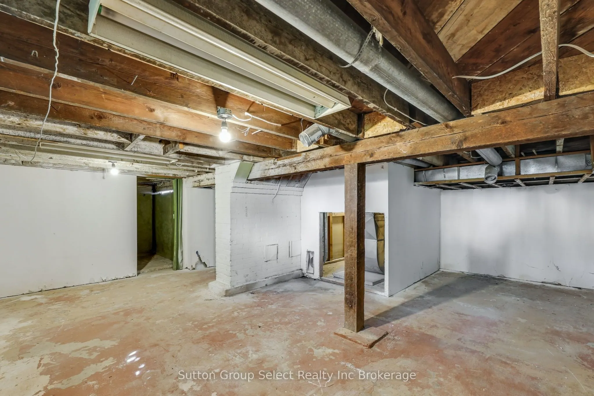 3072 Glanworth Drive